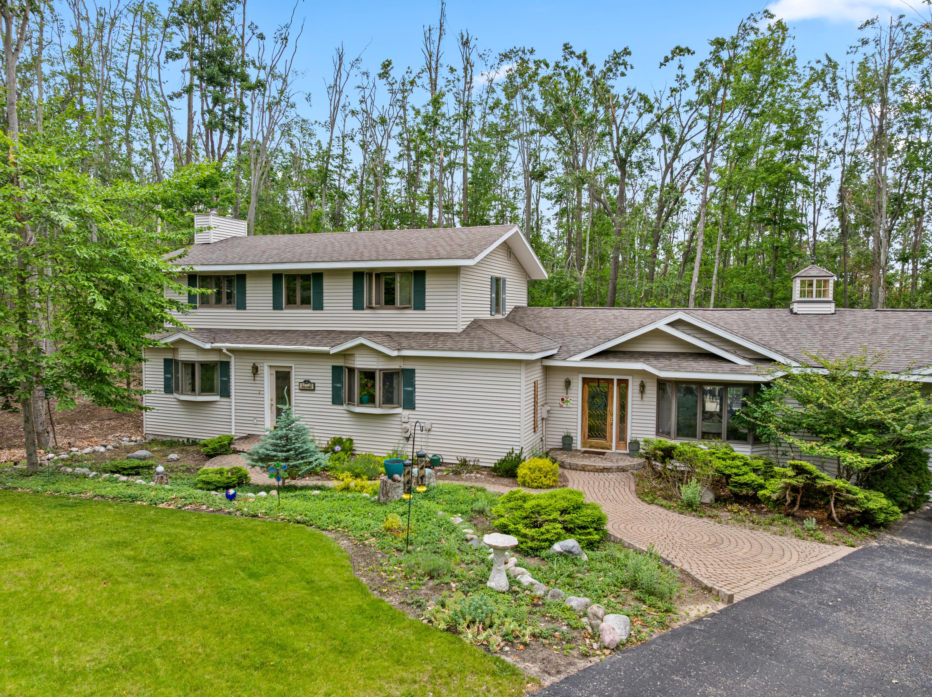 Image 1: Lovely 3 Bedroom, 3 1/2 Bath Home