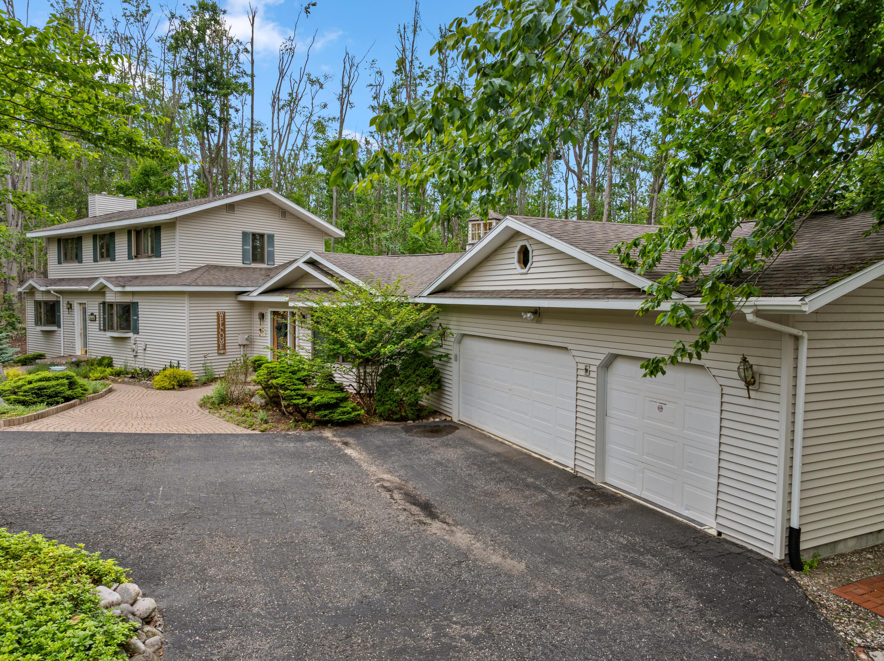 Image 4: 37' x 36' Garage