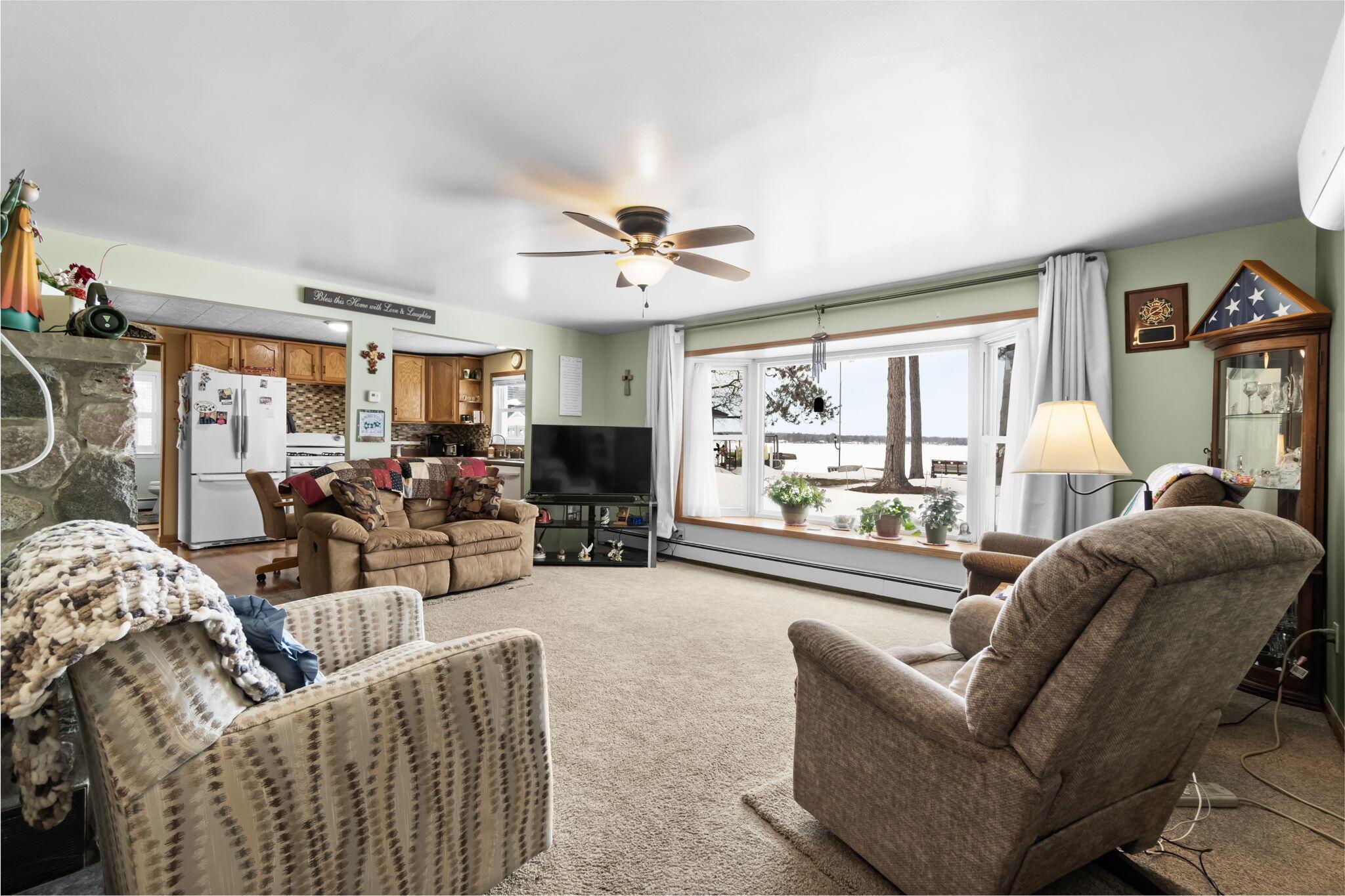 Image 3: Living Room