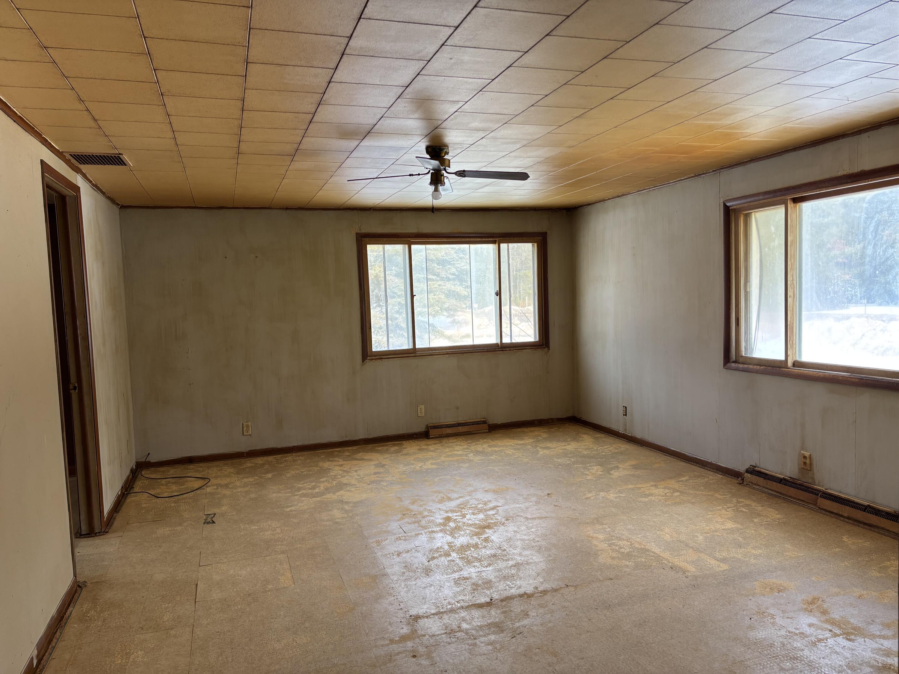 Image 4: Living Room