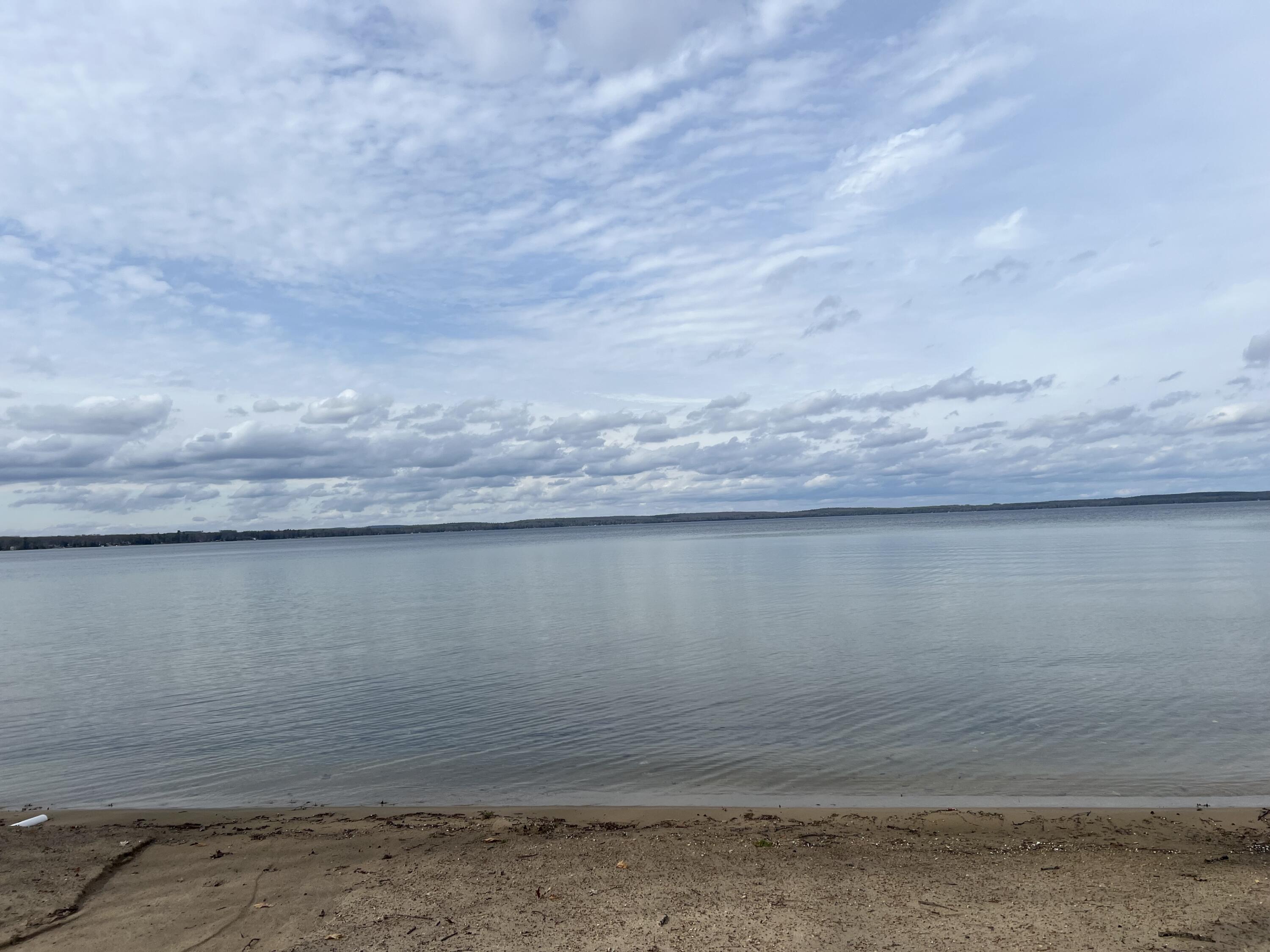 Image 3: Lake Frontage