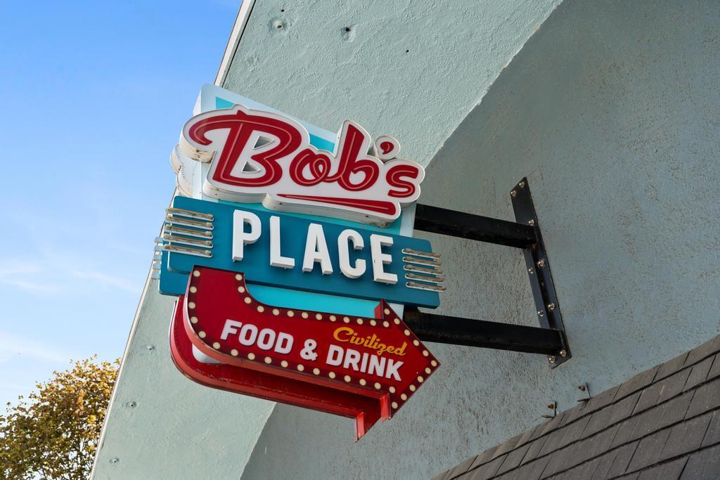 Image 4: Sign