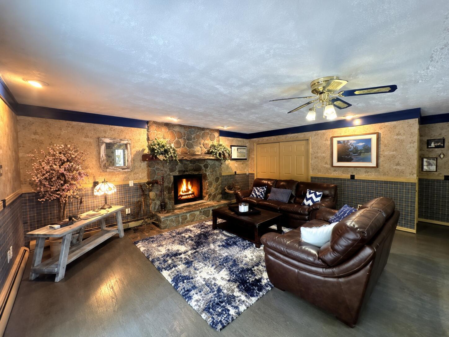Image 4: Family Room