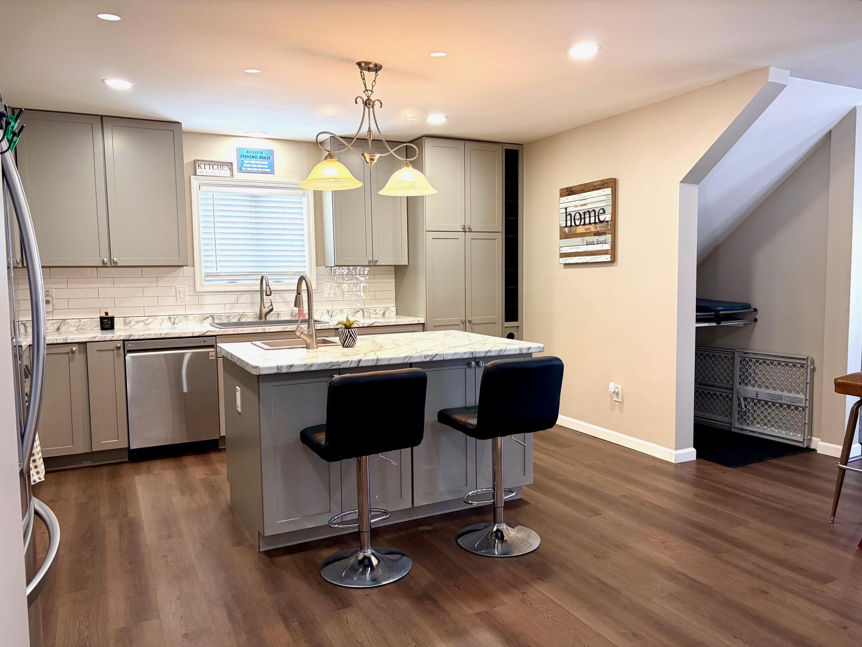 Image 3: Kitchen