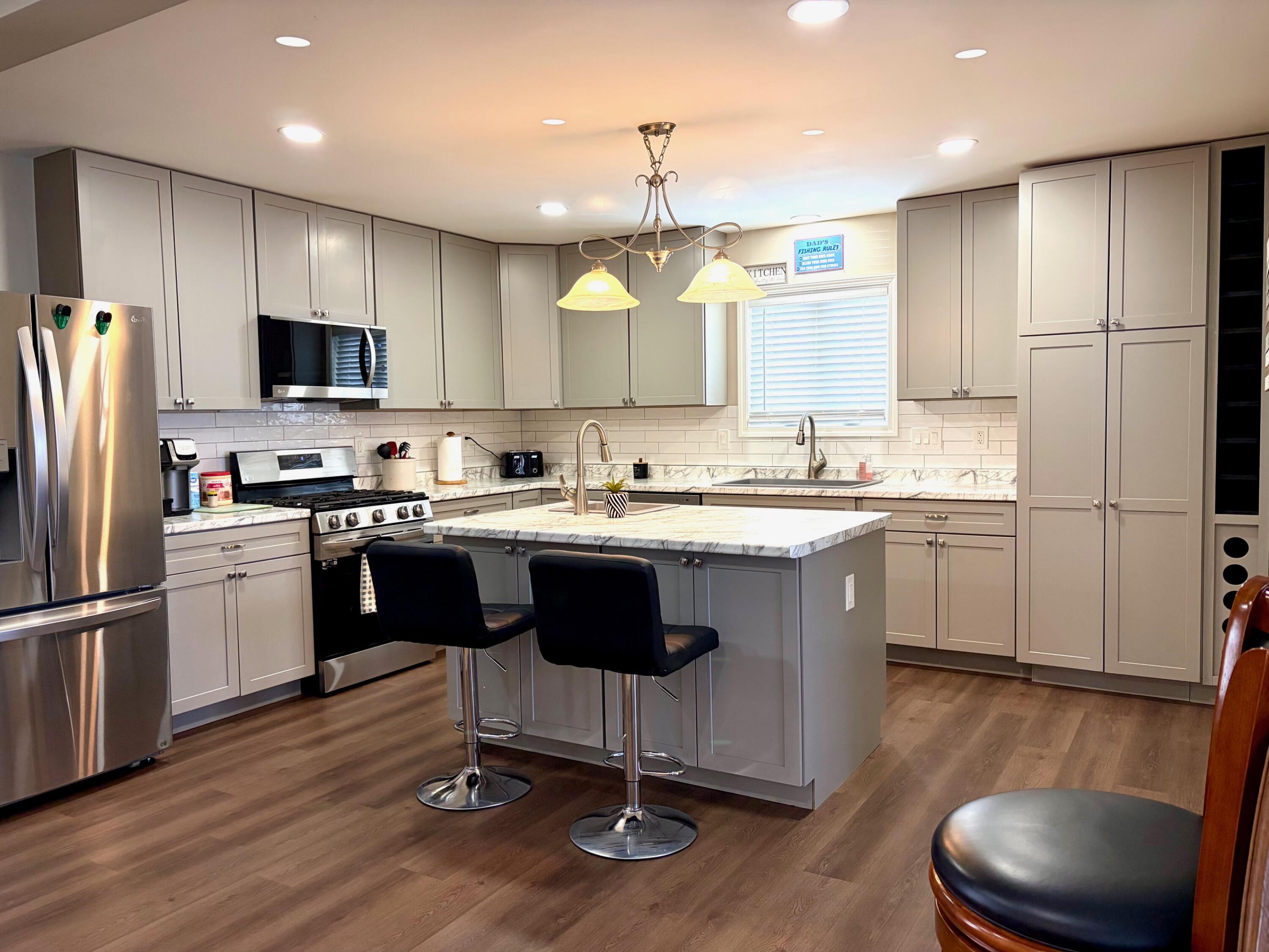 Image 4: Kitchen