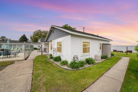 5616 W Houghton Lake Unit #3 Drive