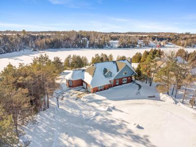 8585 Swan Pointe Drive