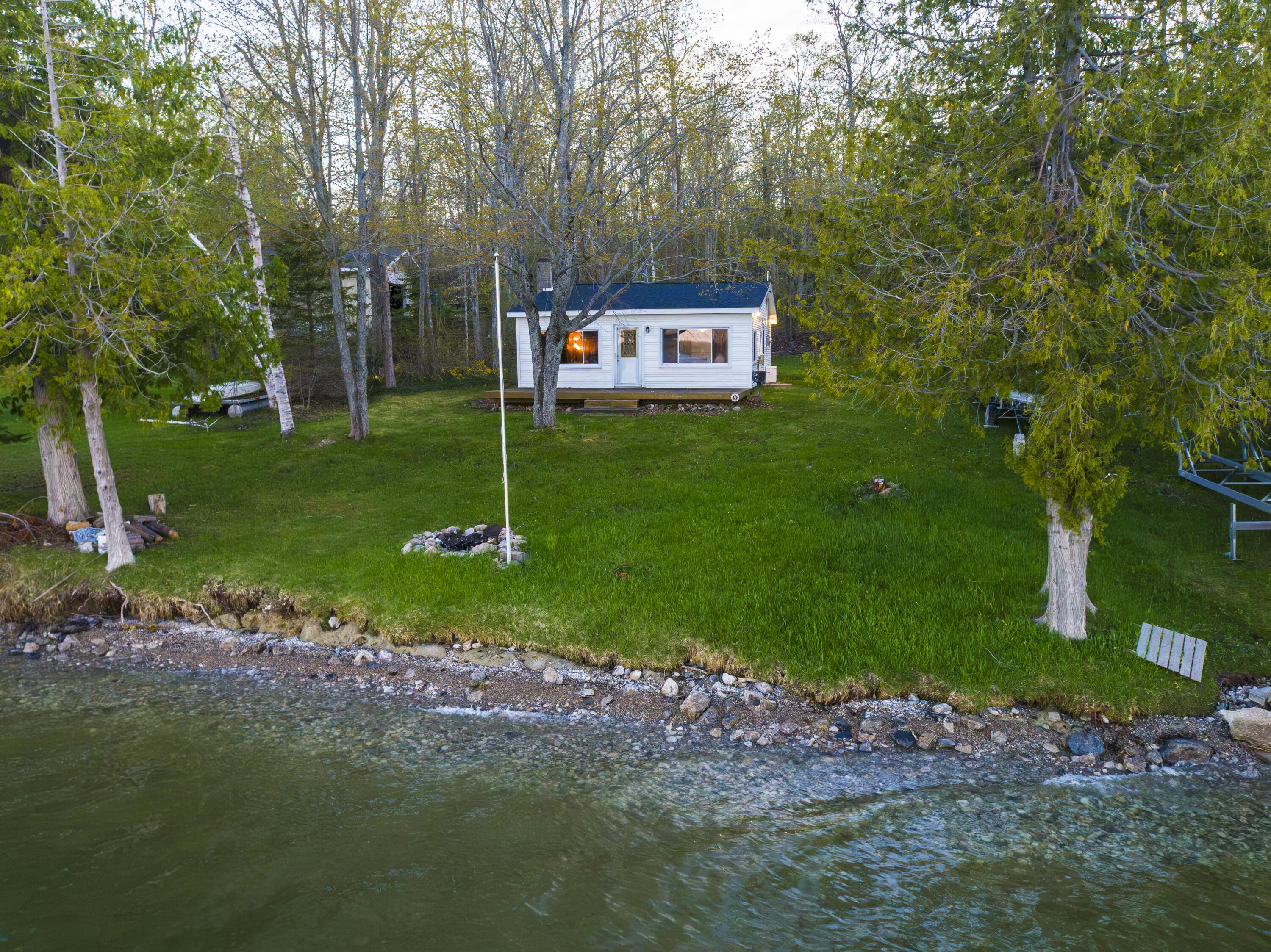 Image 3: 100' of frontage