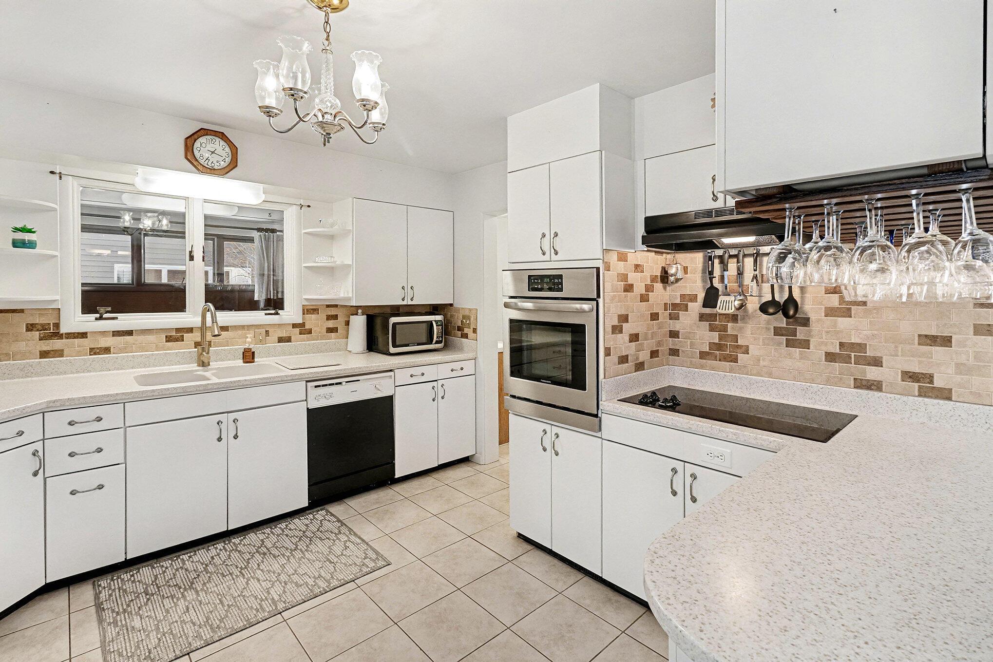 Image 2: 009_img_9470_606