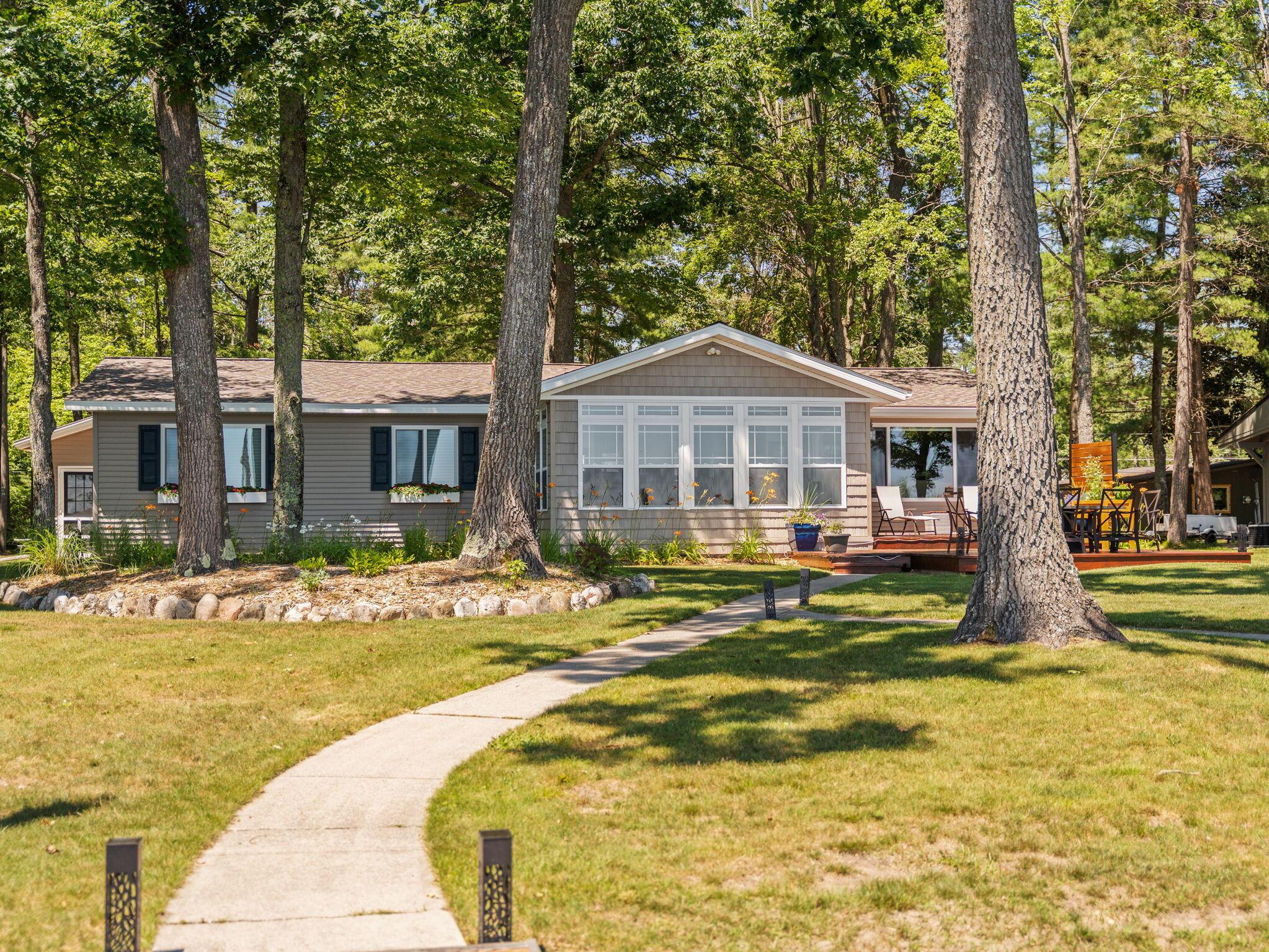 Image 2: 61-web-or-mls-DSC05638