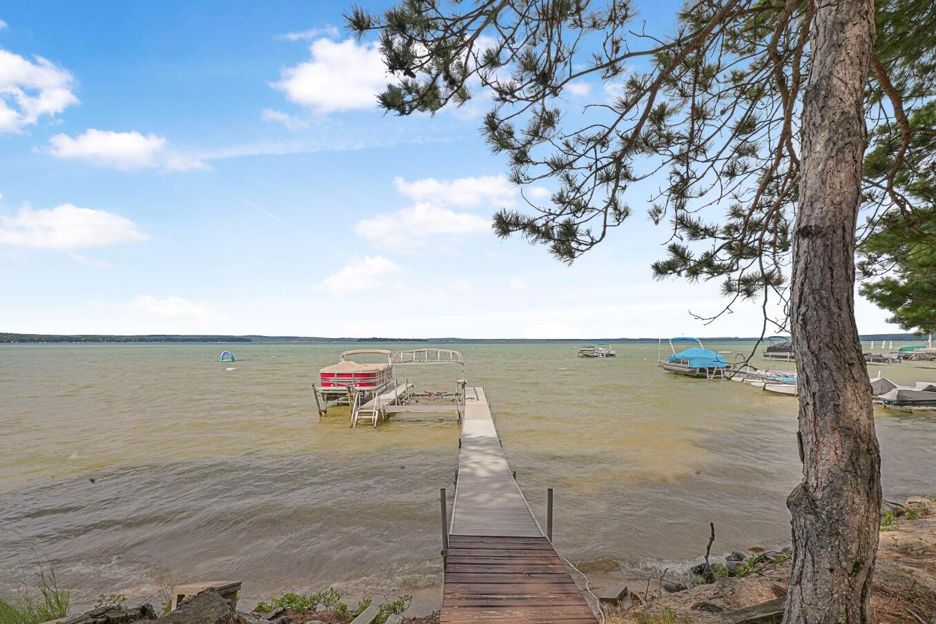 Image 4: Lake Frontage - Dock