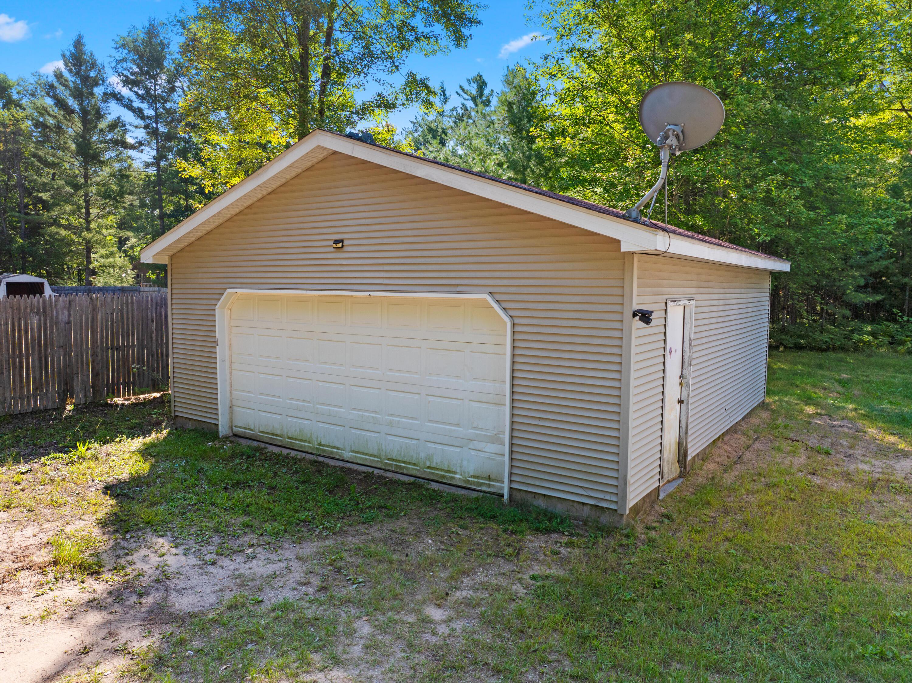 Image 4: 10333 Madison Ave