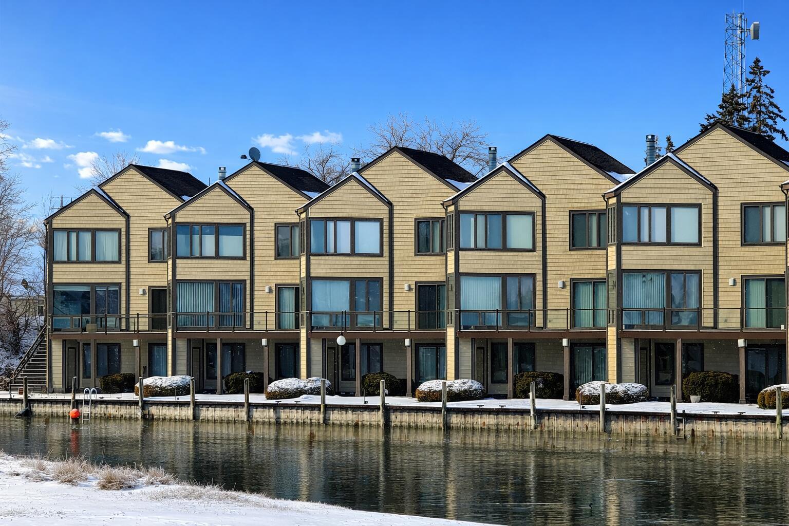 Image 2: 3rd Unit from Left