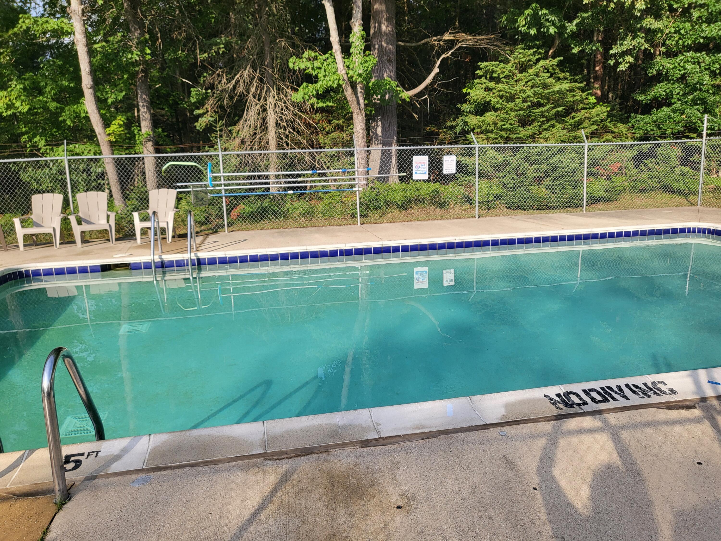 Image 4: pool at clubhouse