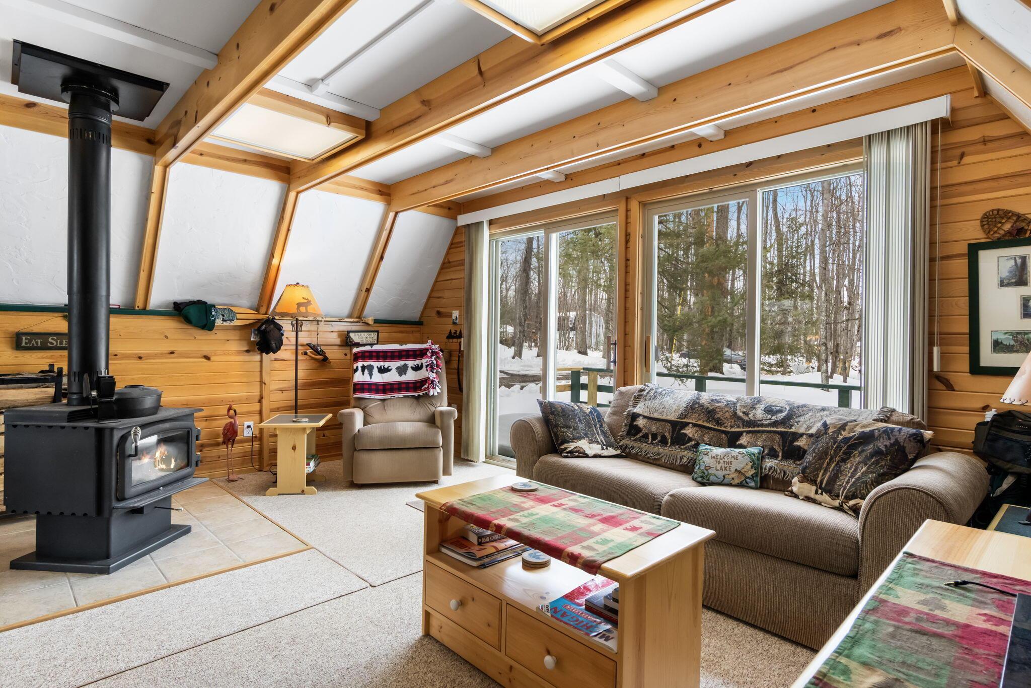 Image 3: Living Room