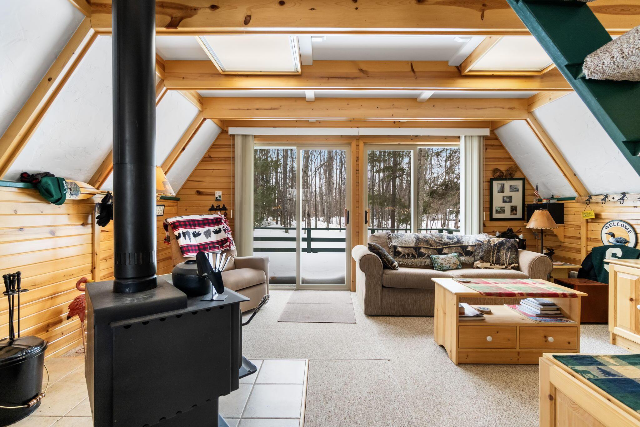 Image 4: Living Room