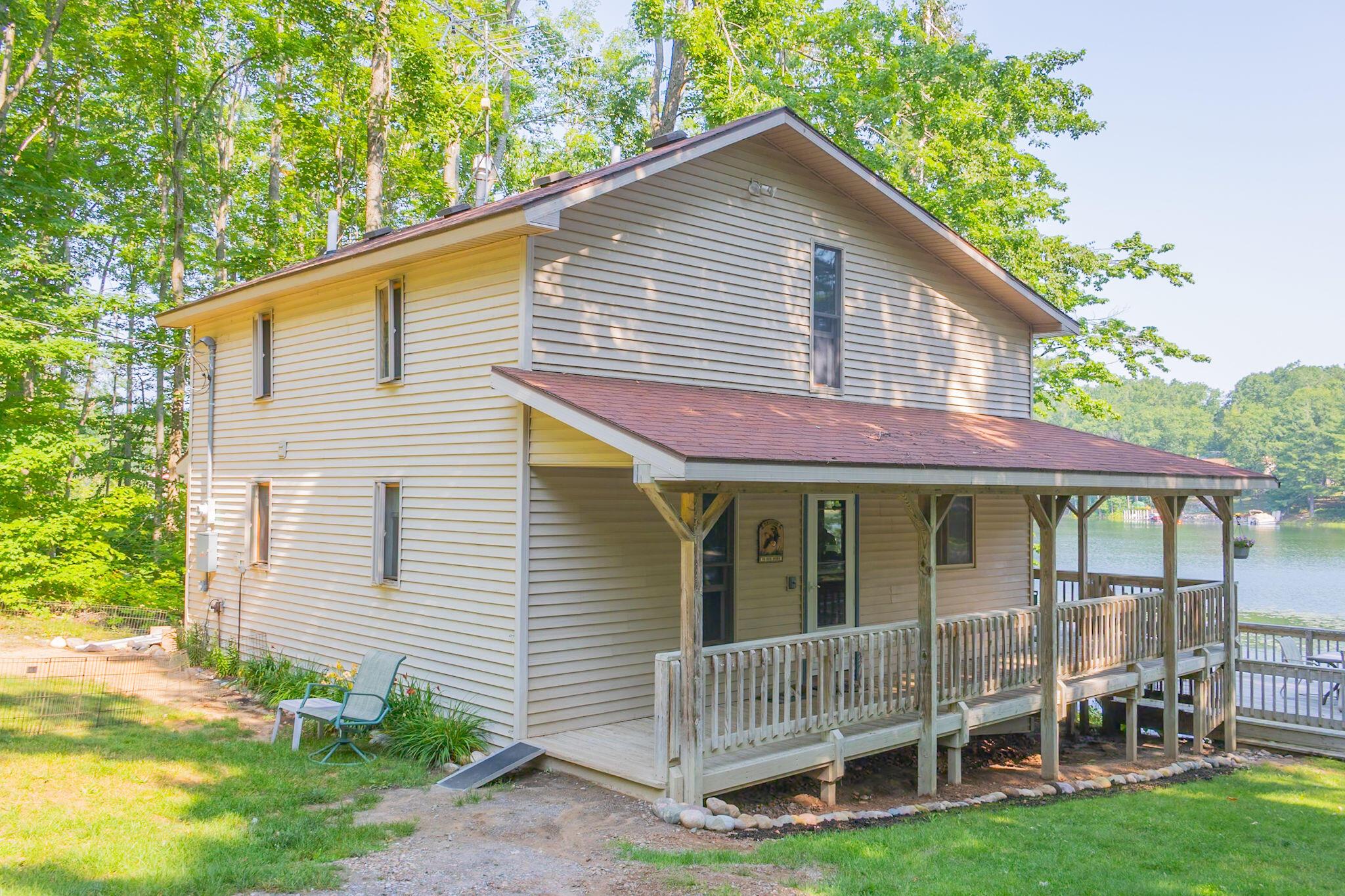 Image 3: Exterior