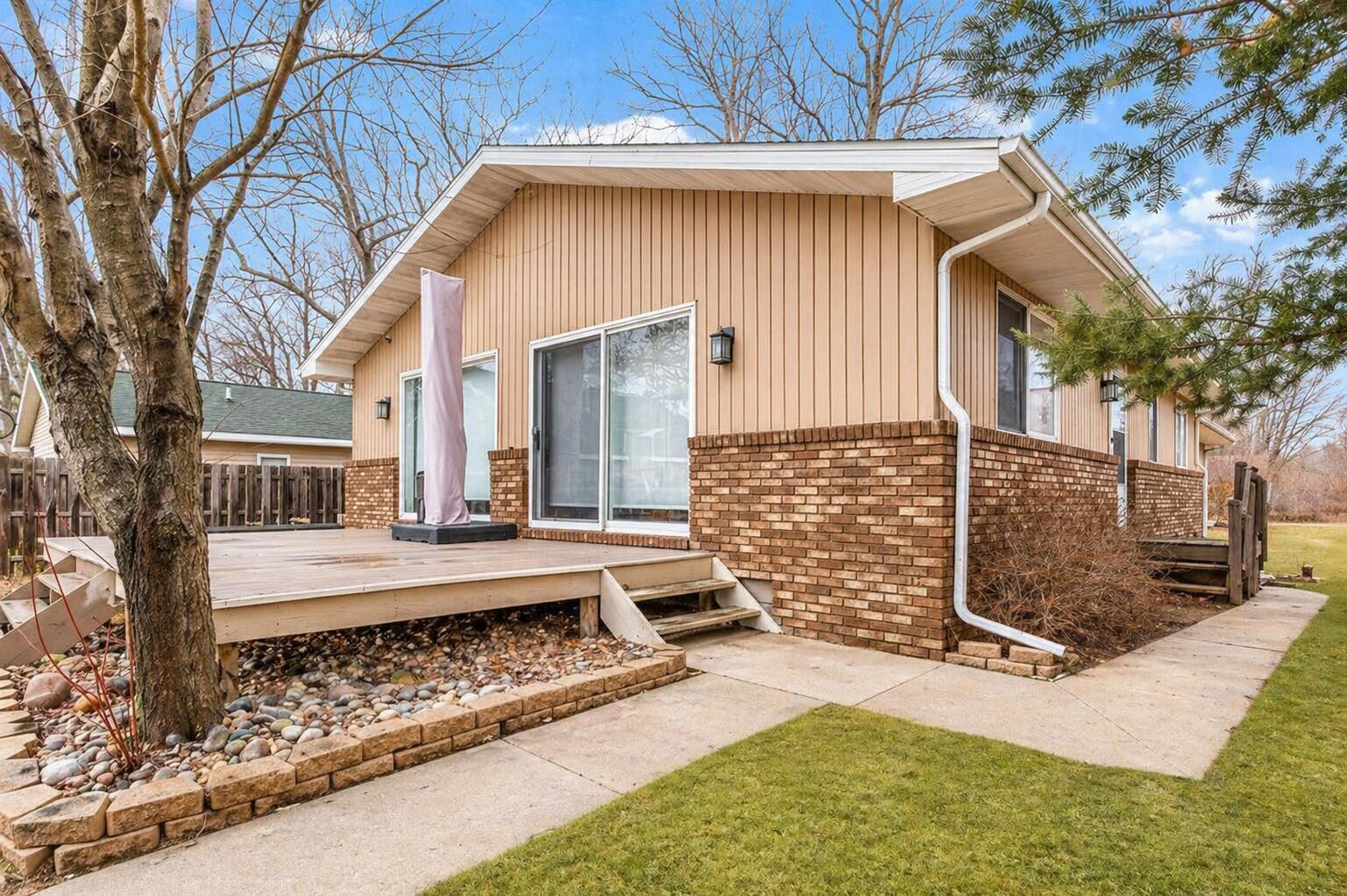 Image 2: 108 side yard