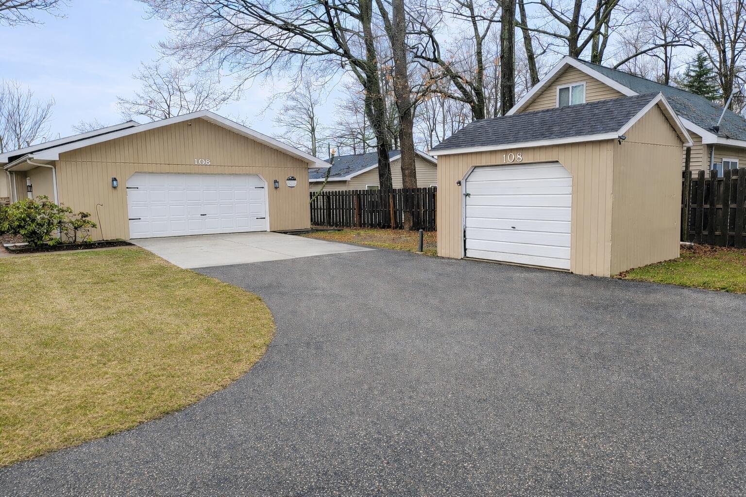 Image 3: garages