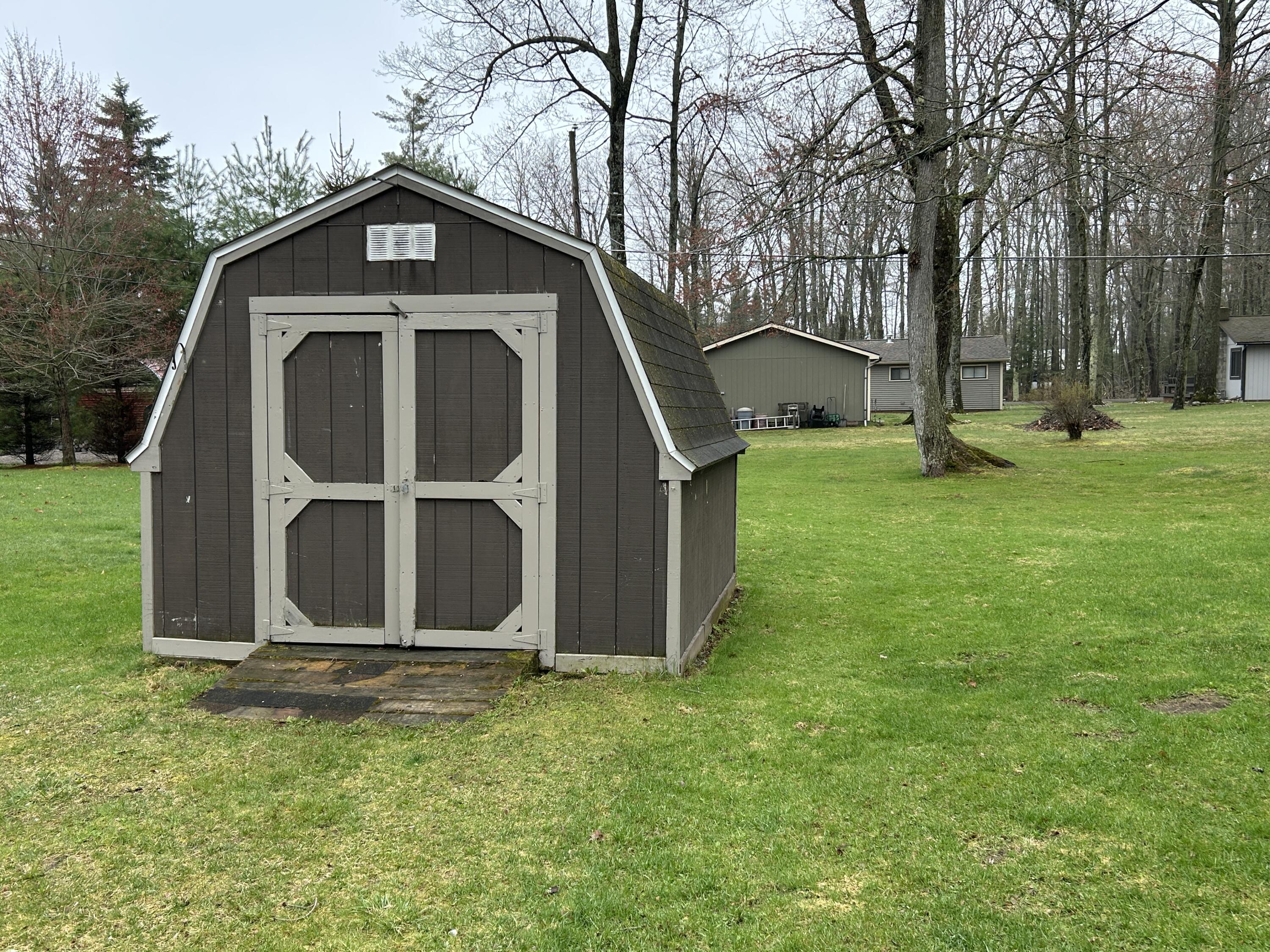 Image 4: Shed