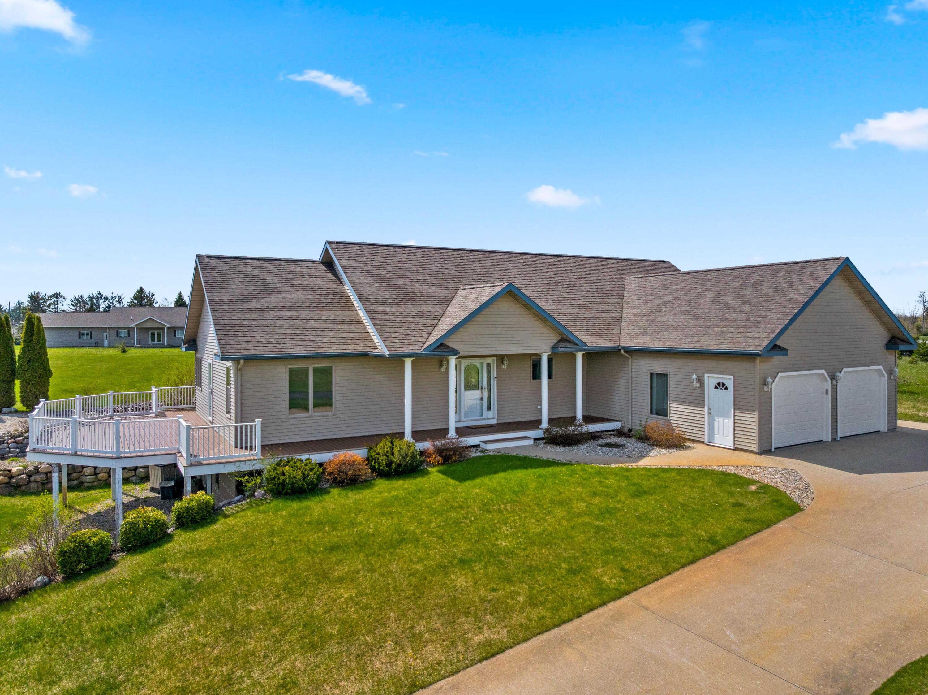 Image 1: 1541 Clearview Lane