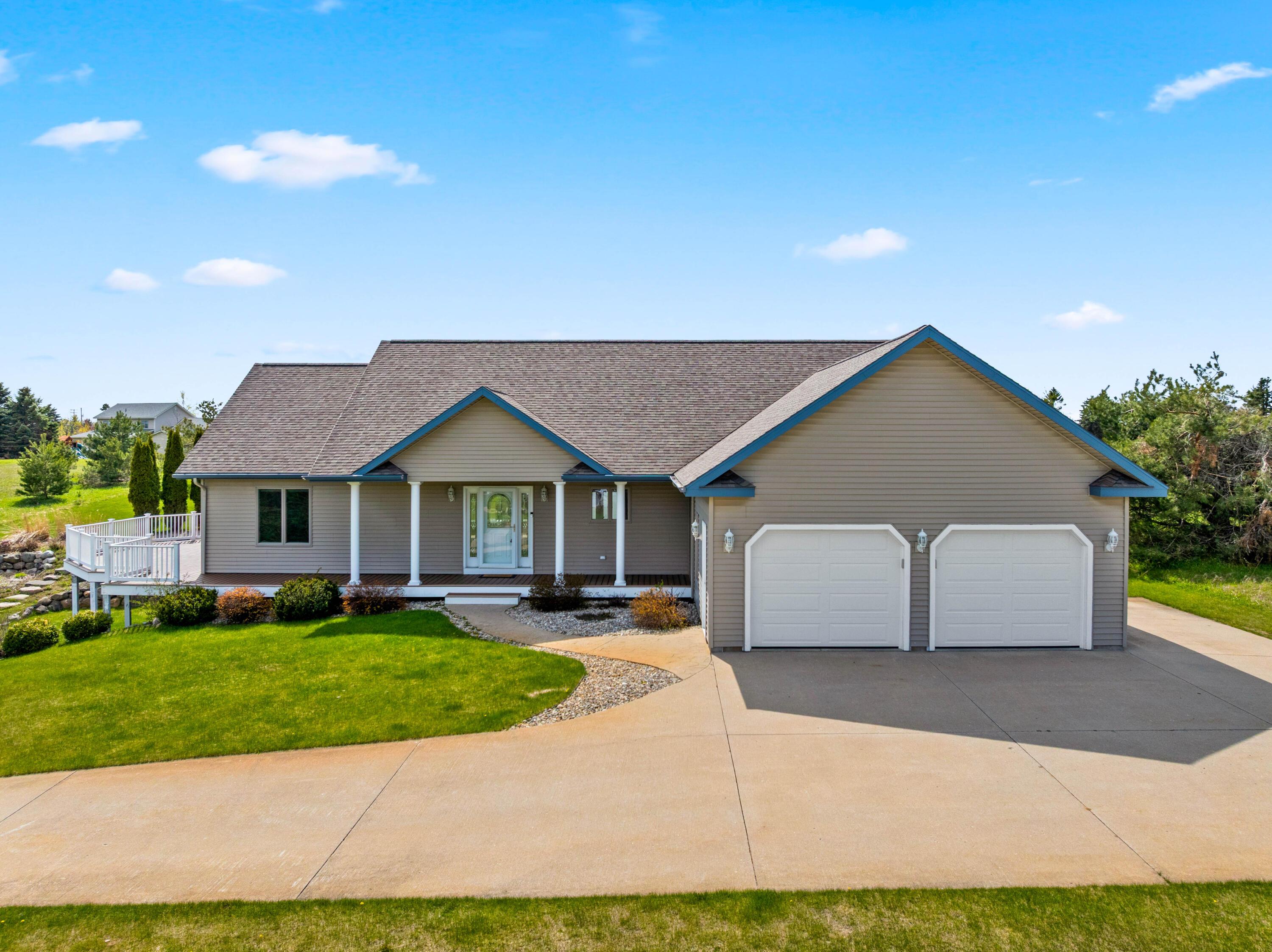 Image 2: 1541 Clearview Lane