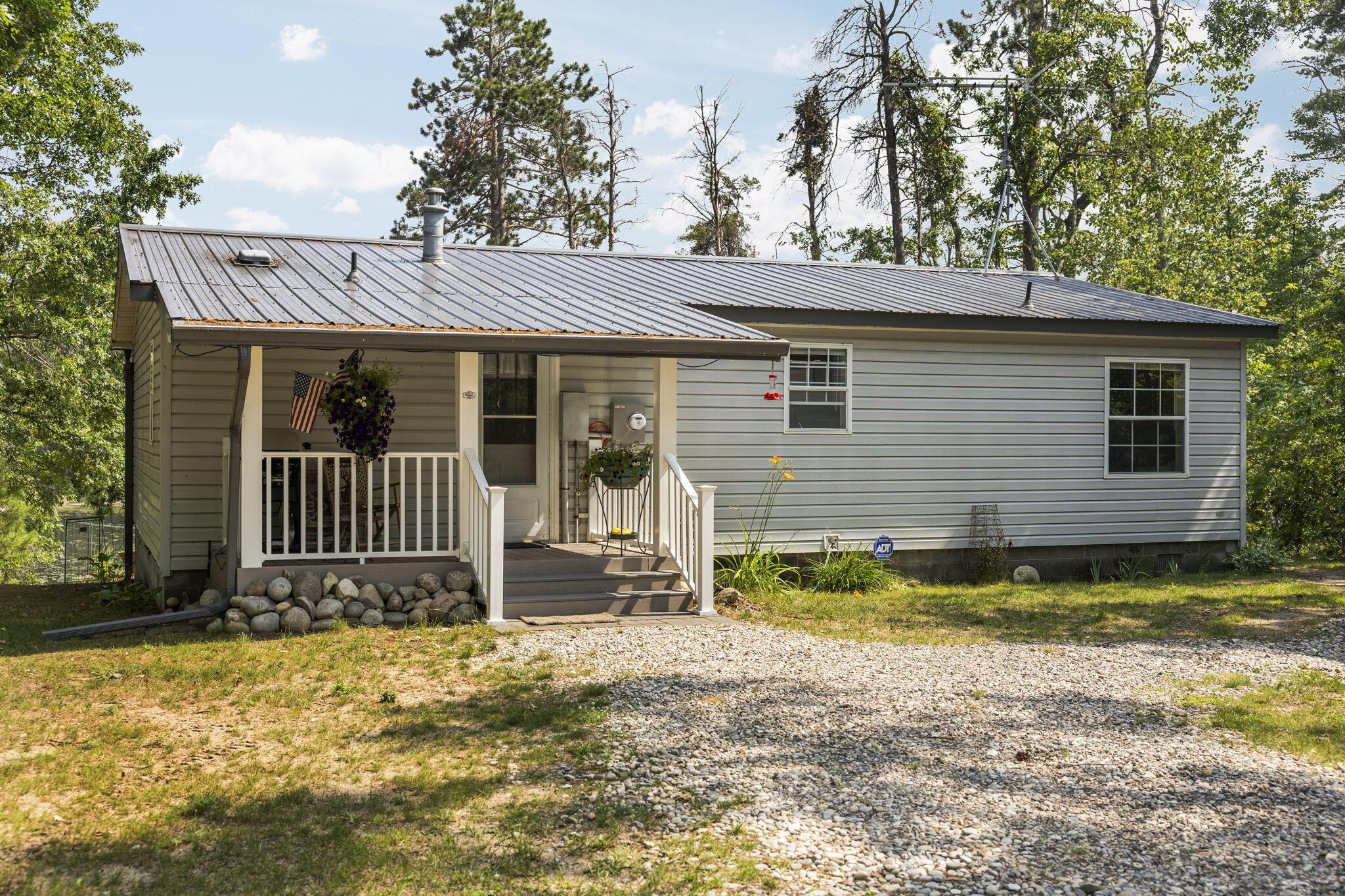 Image 2: 8-web-or-mls-CAG_8583