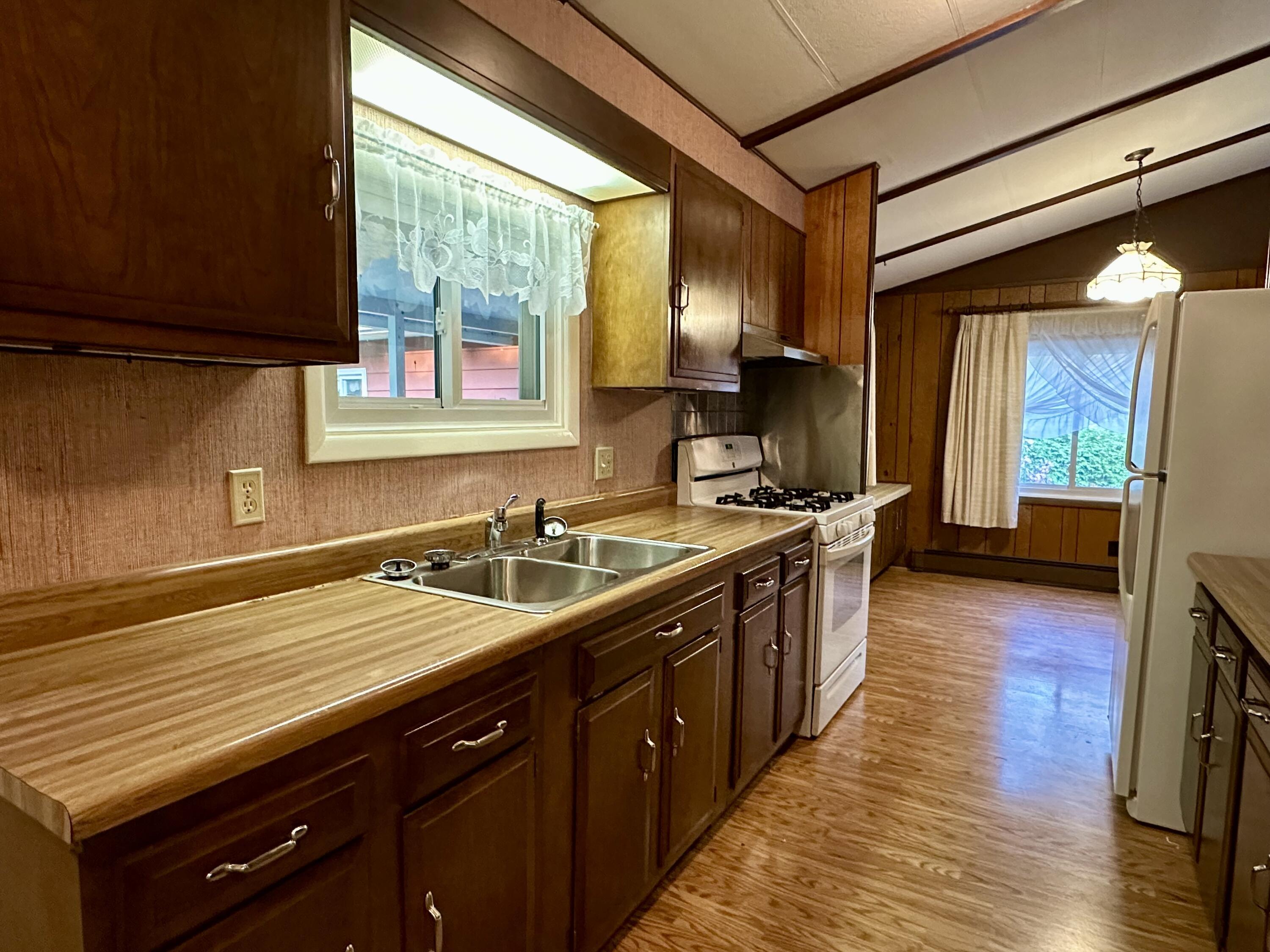 Image 2: Kitchen