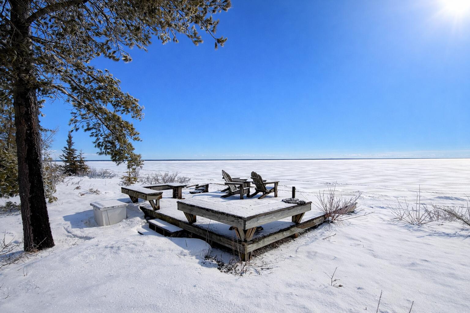 Image 2: Lakeside Deck