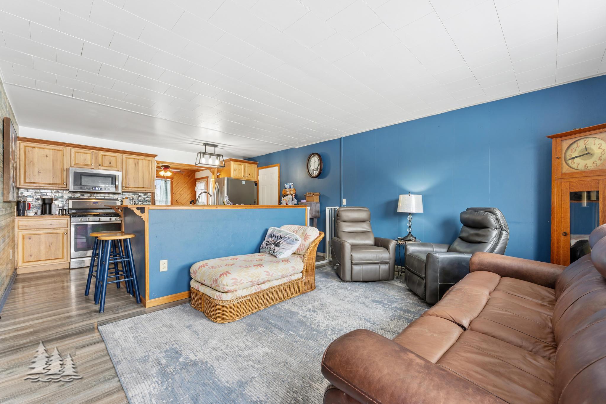 Image 3: 4689 Bernadette