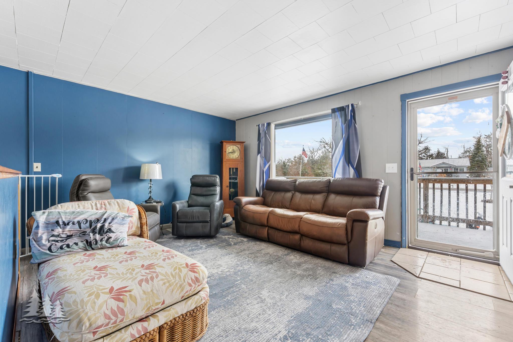 Image 4: 4689 Bernadette