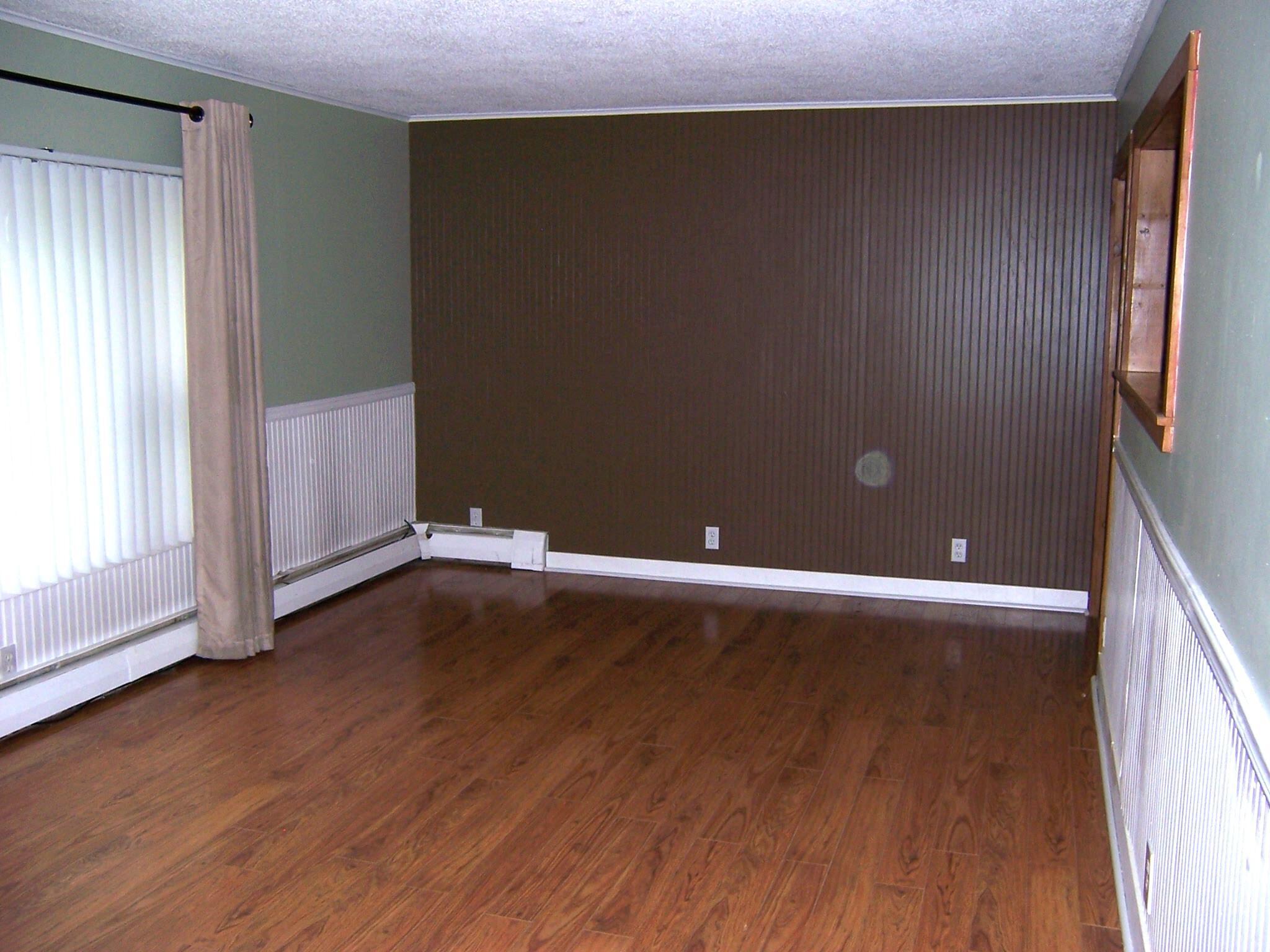 Image 4: Living Room