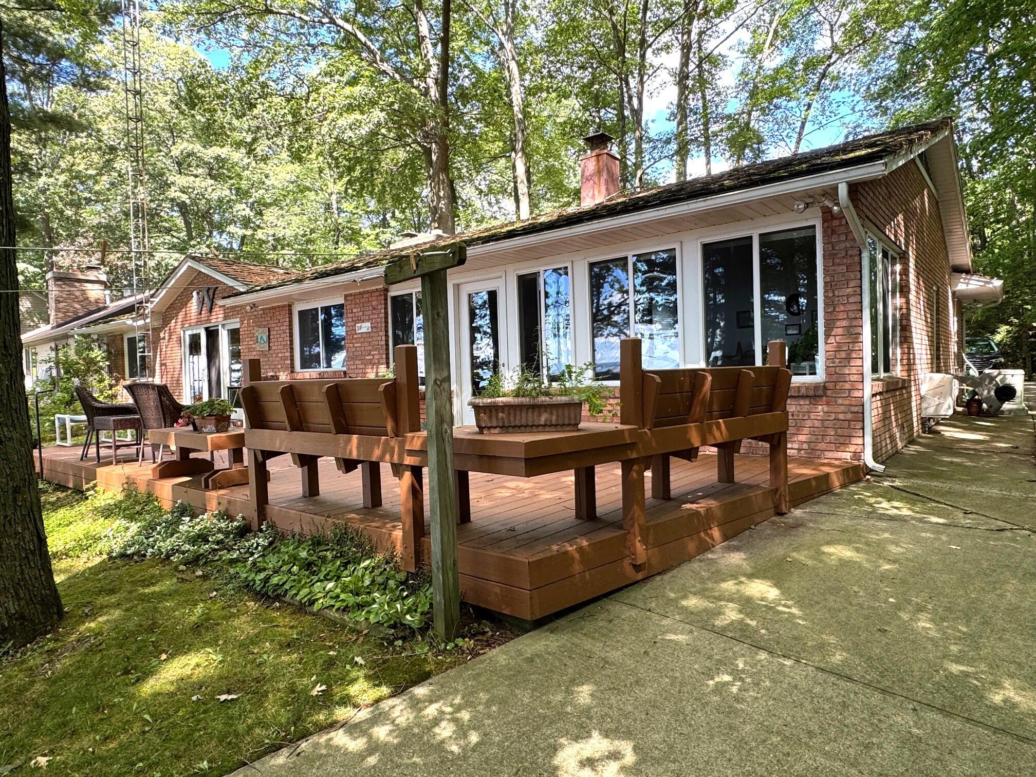 Image 4: Lakeside Decks