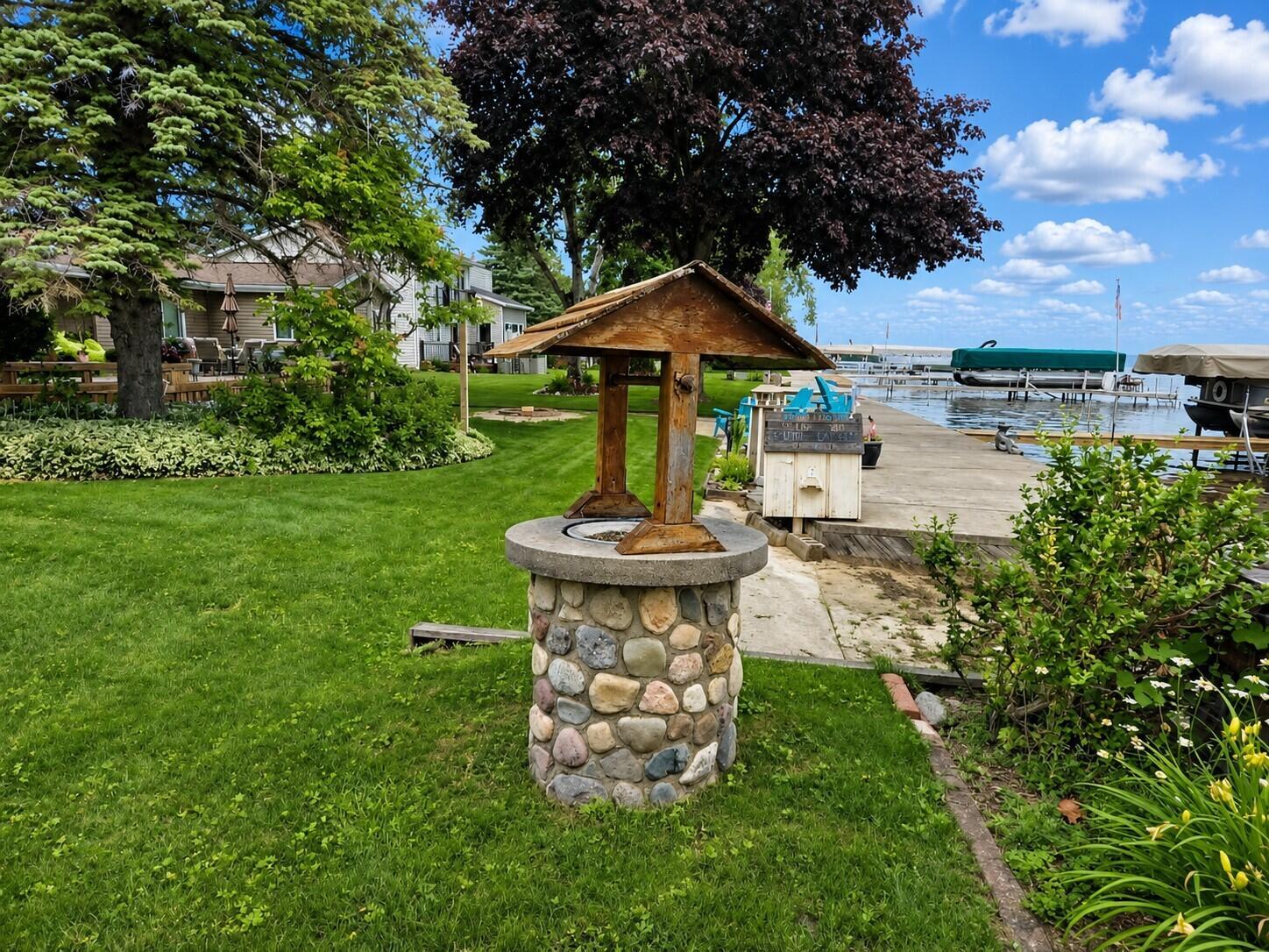 Image 4: Lakeside view 2