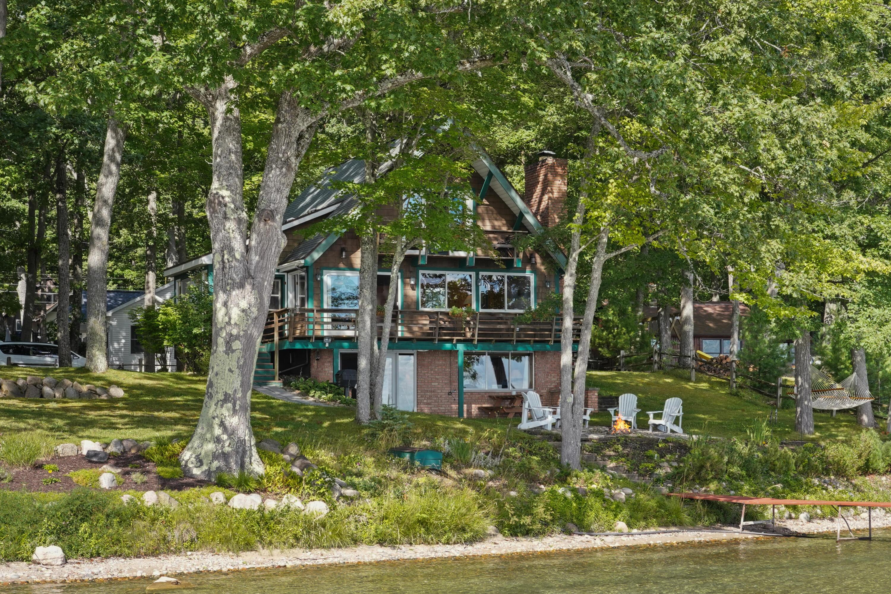 Image 3: Exterior from Lake