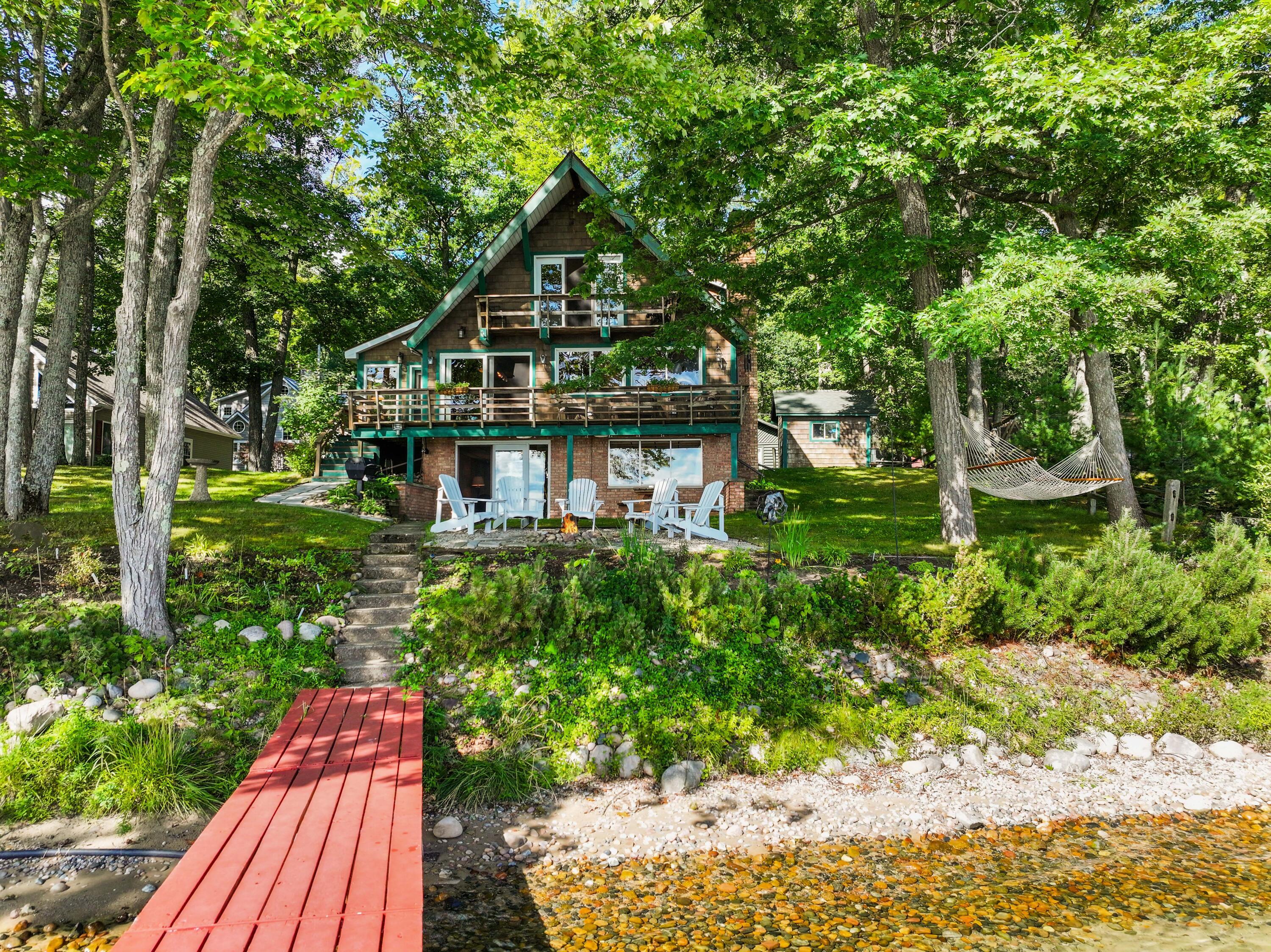 Image 4: Exterior from Dock