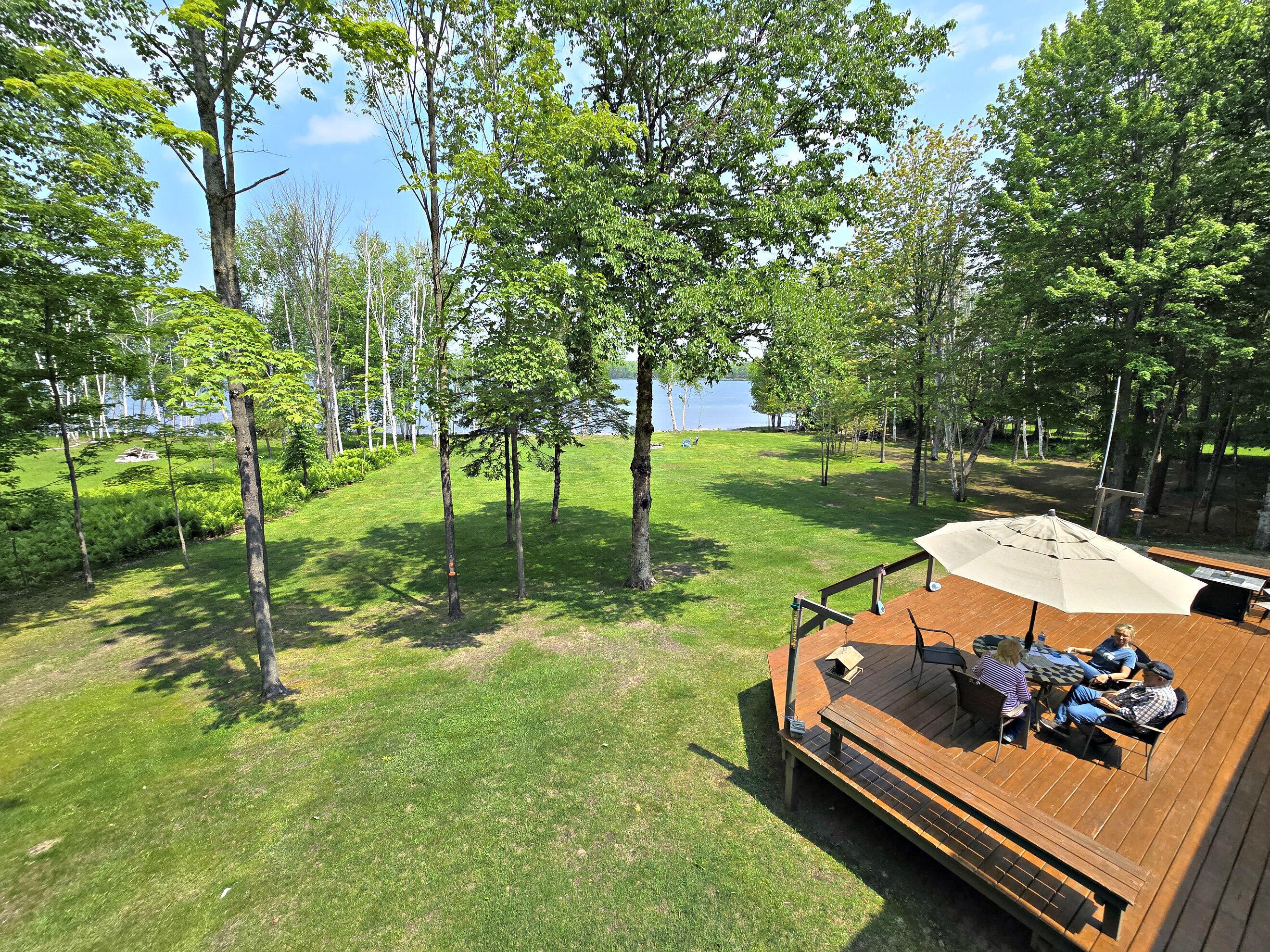Image 1: Deck facing Trout Lake