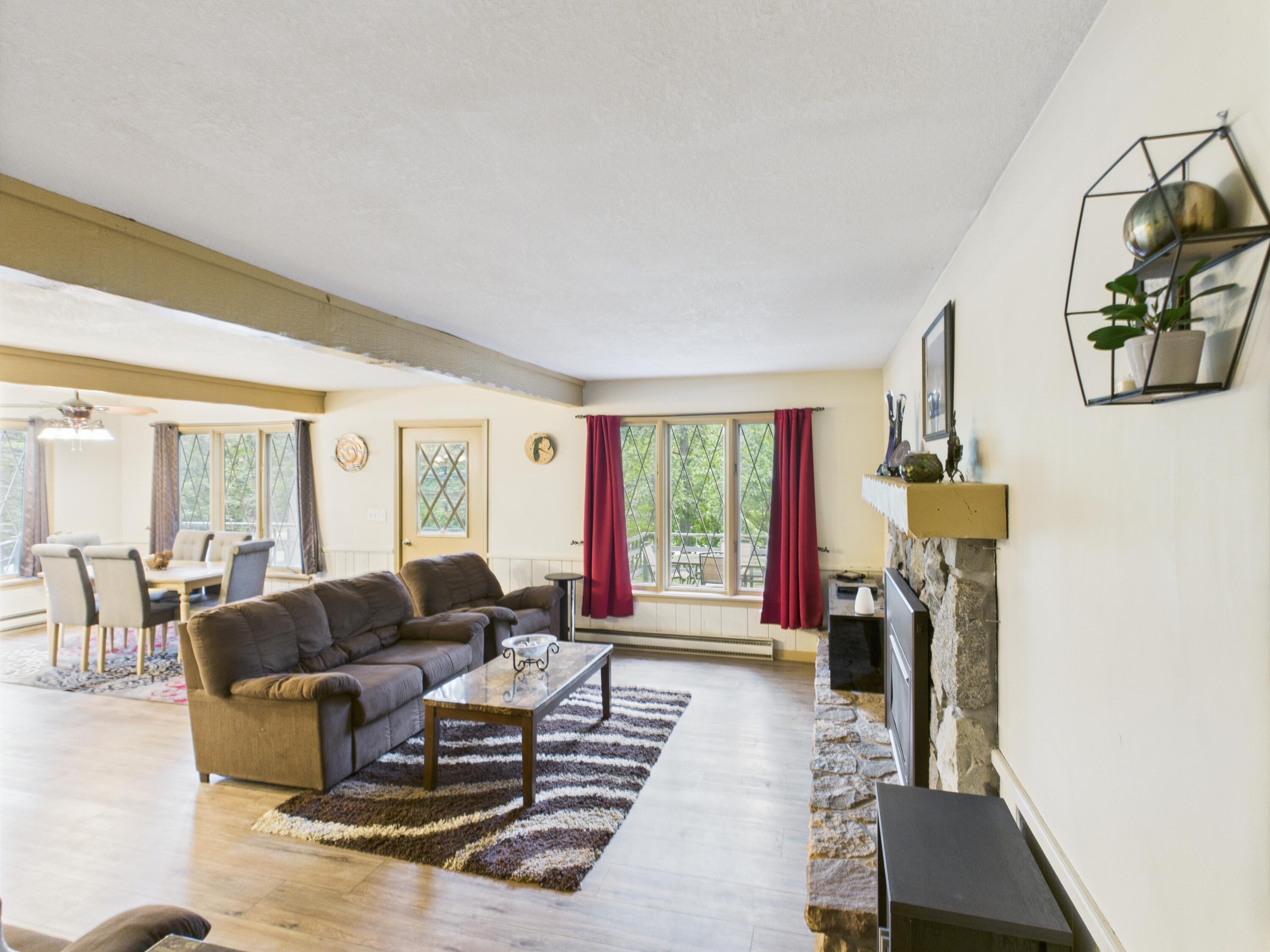 Image 4: living room and dining area