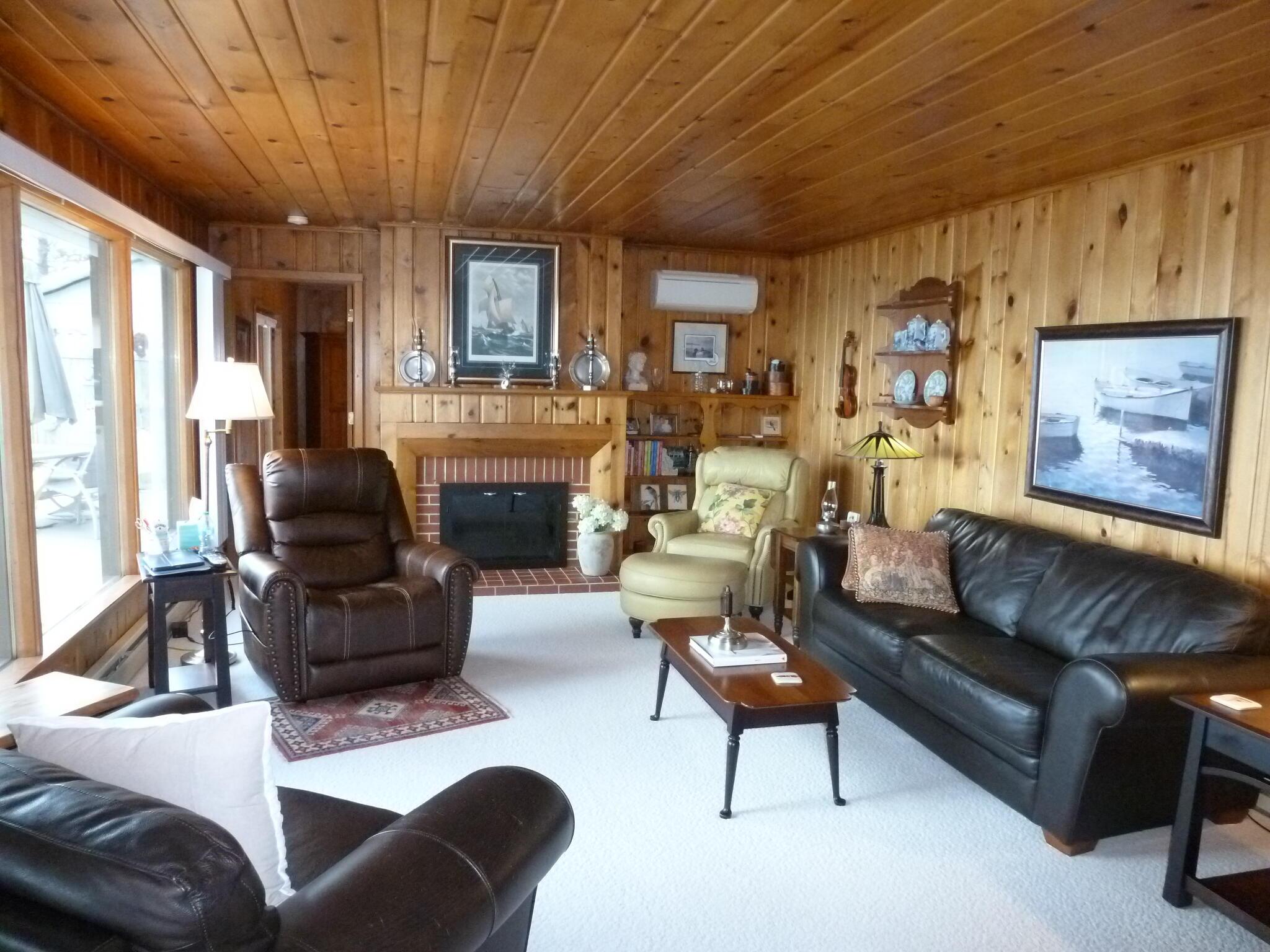 Image 3: Living Room