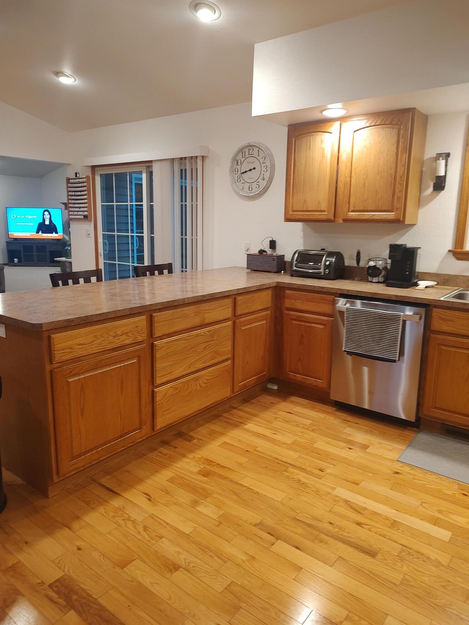 Image 3: kitchen (2)