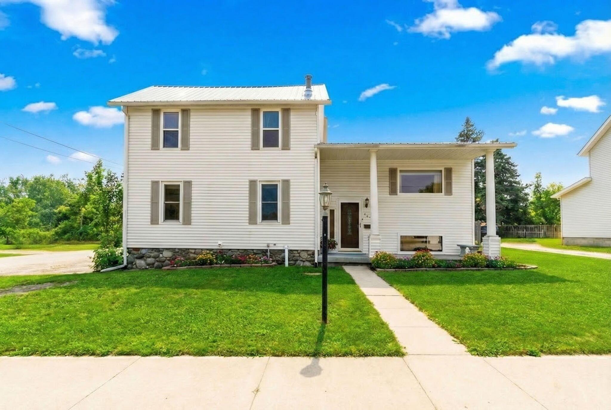 Image 1: 4-web-or-mls-NEW