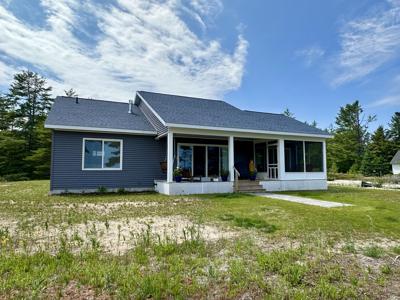 3290 Edgewater Drive