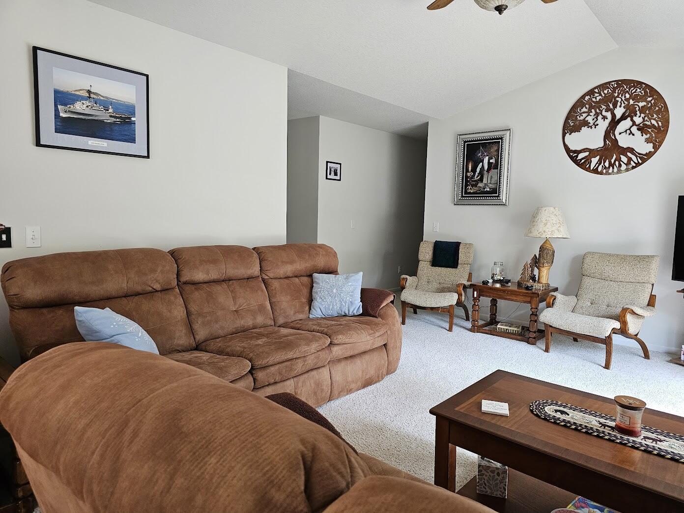 Image 2: bright living room