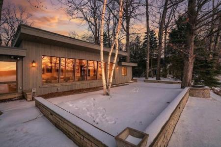 658 W Shoreview Lane
