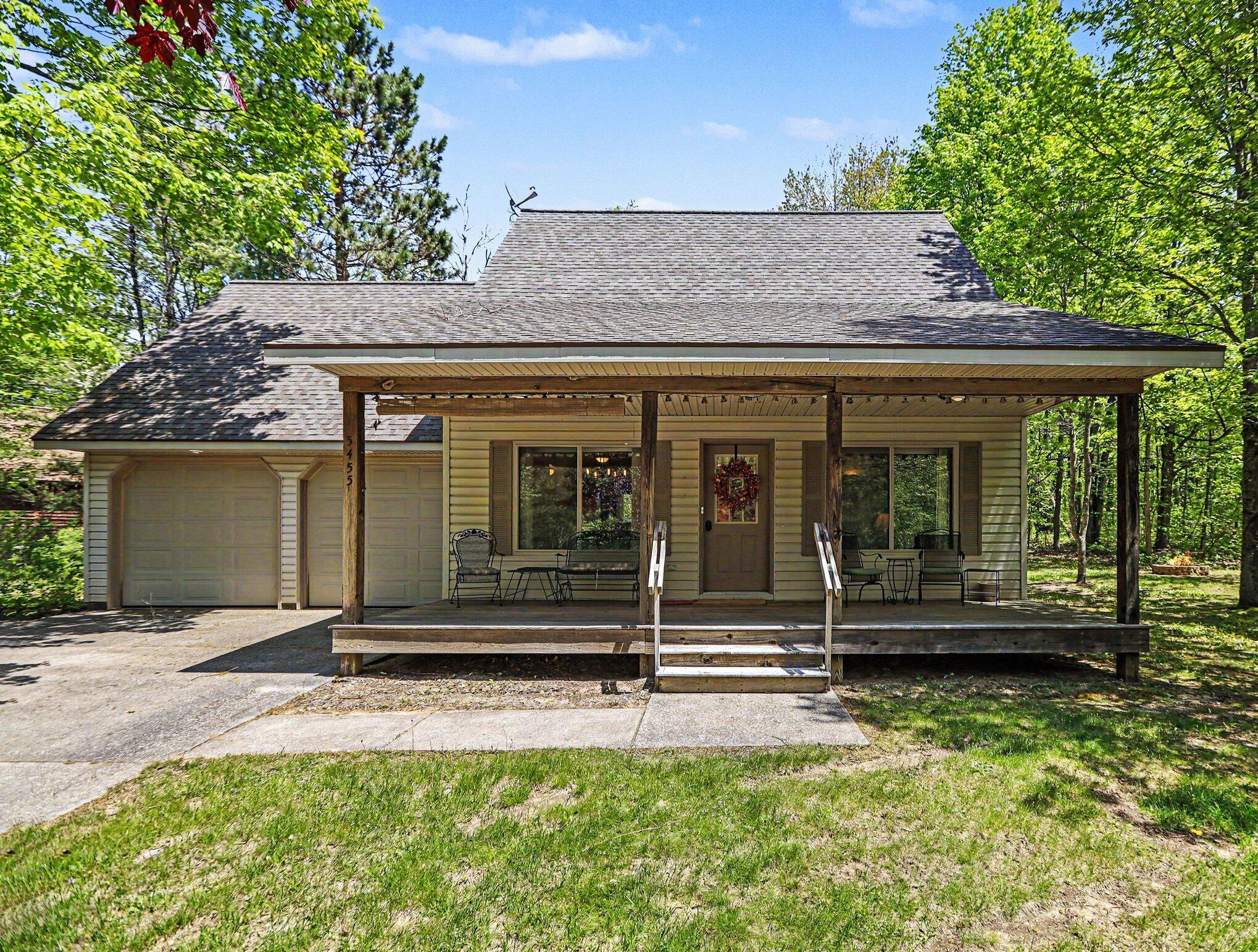 Image 1: 5455 Pinevalley Dr- Front