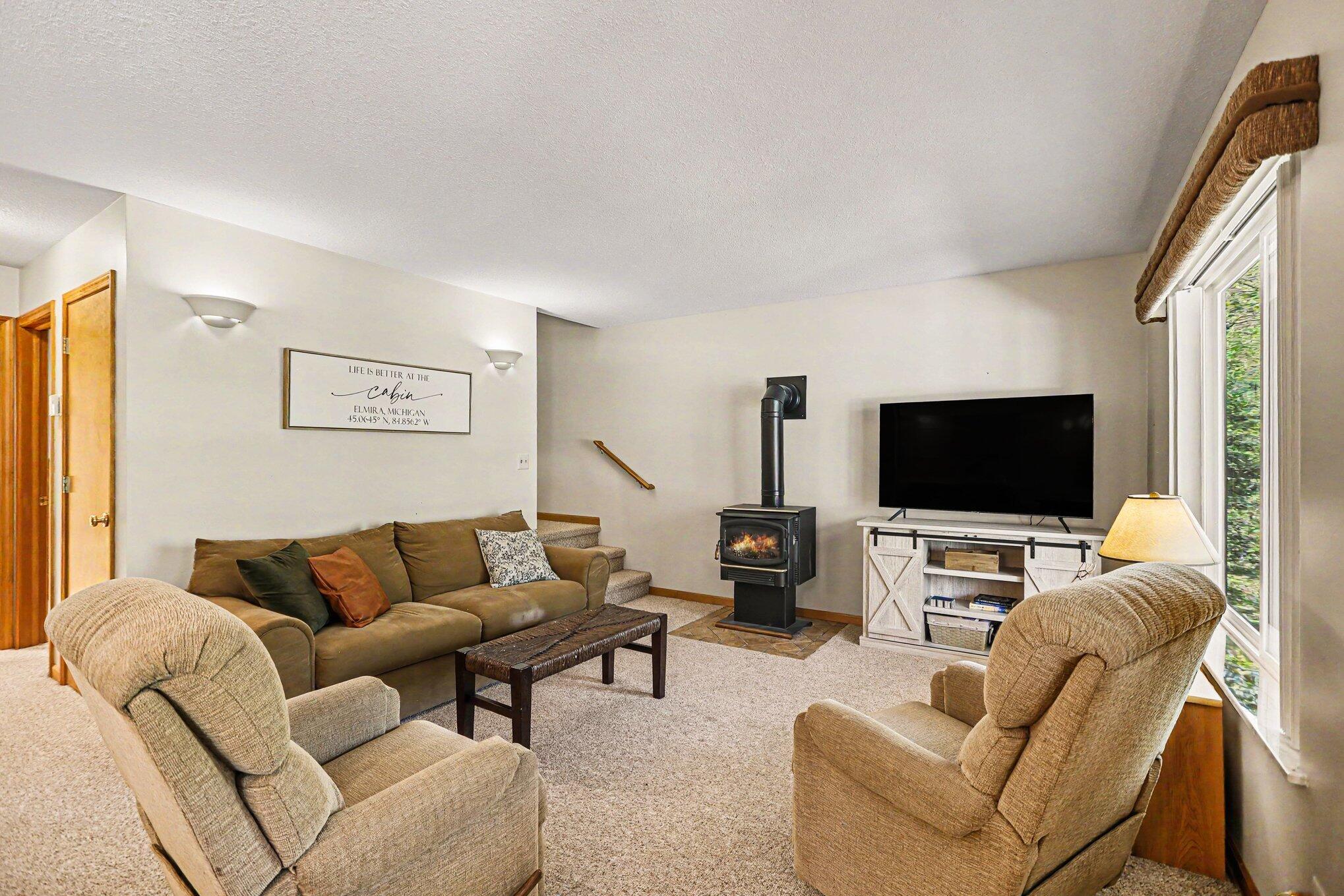 Image 3: Living room