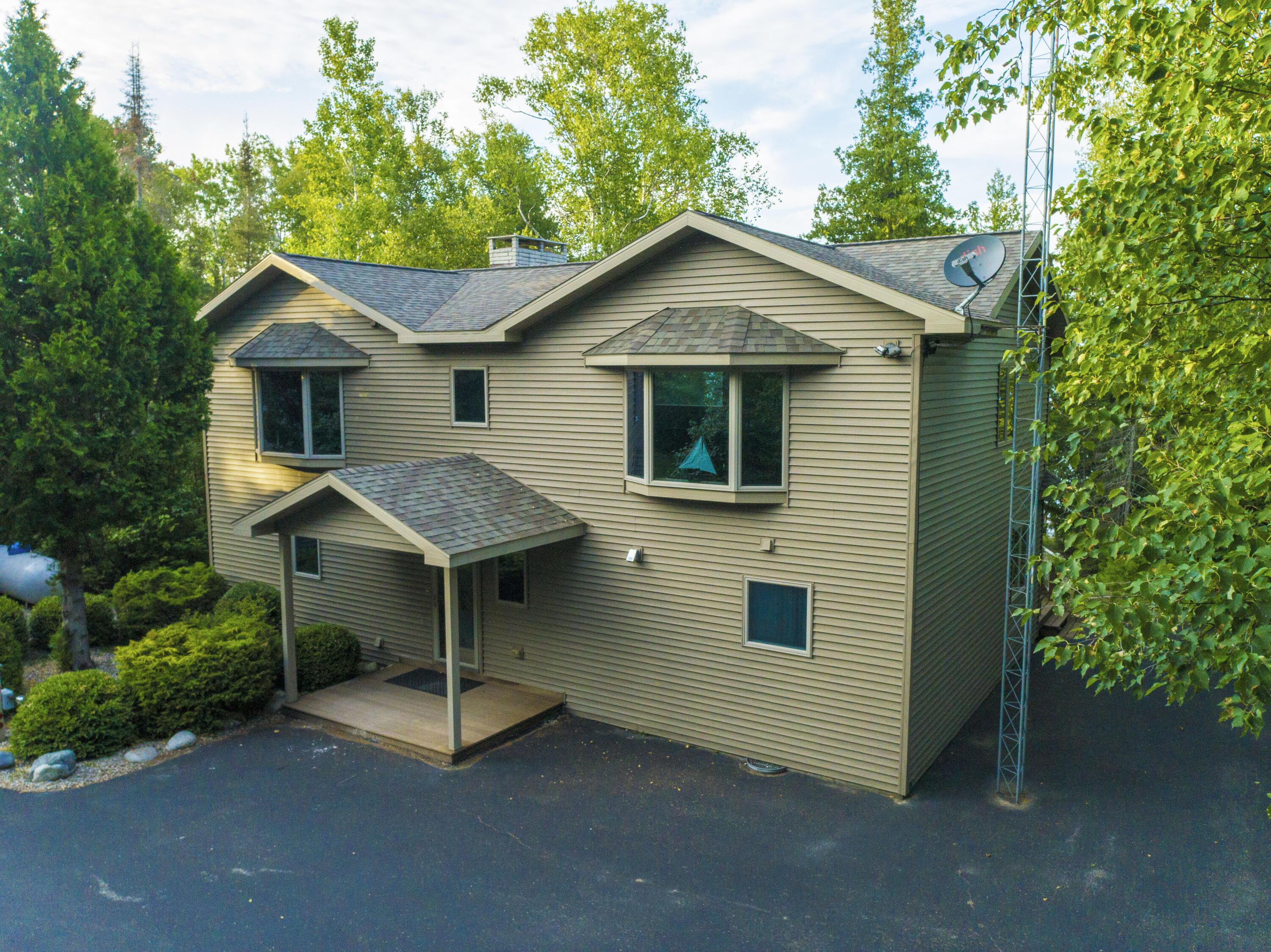 Image 2: Roadside Exterior