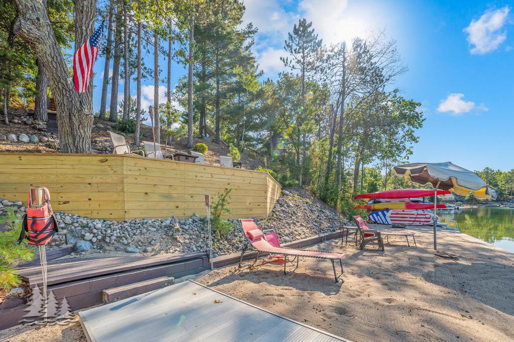 Image 1: 6122 Beach Rd