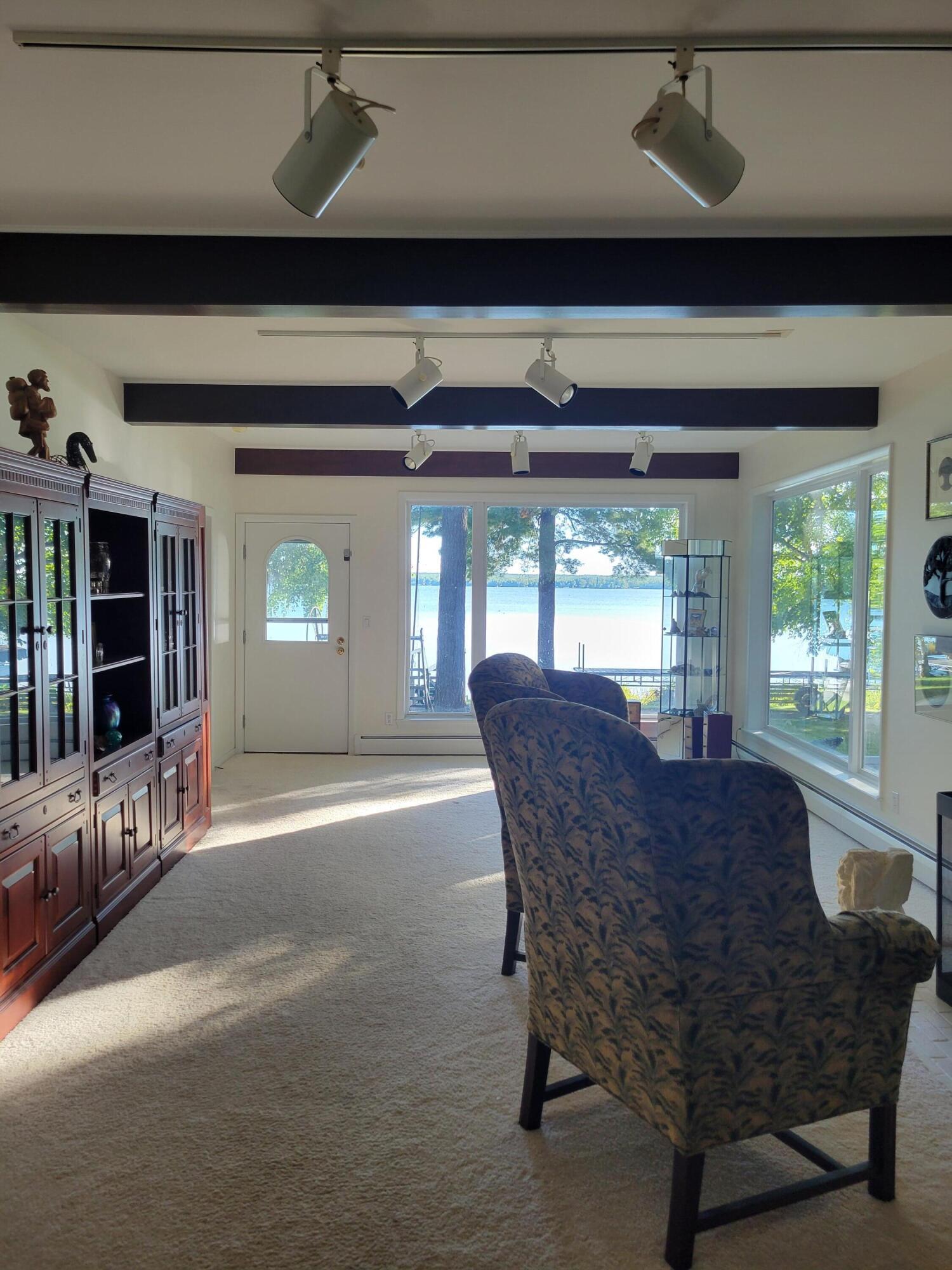 Image 3: Living Room 4