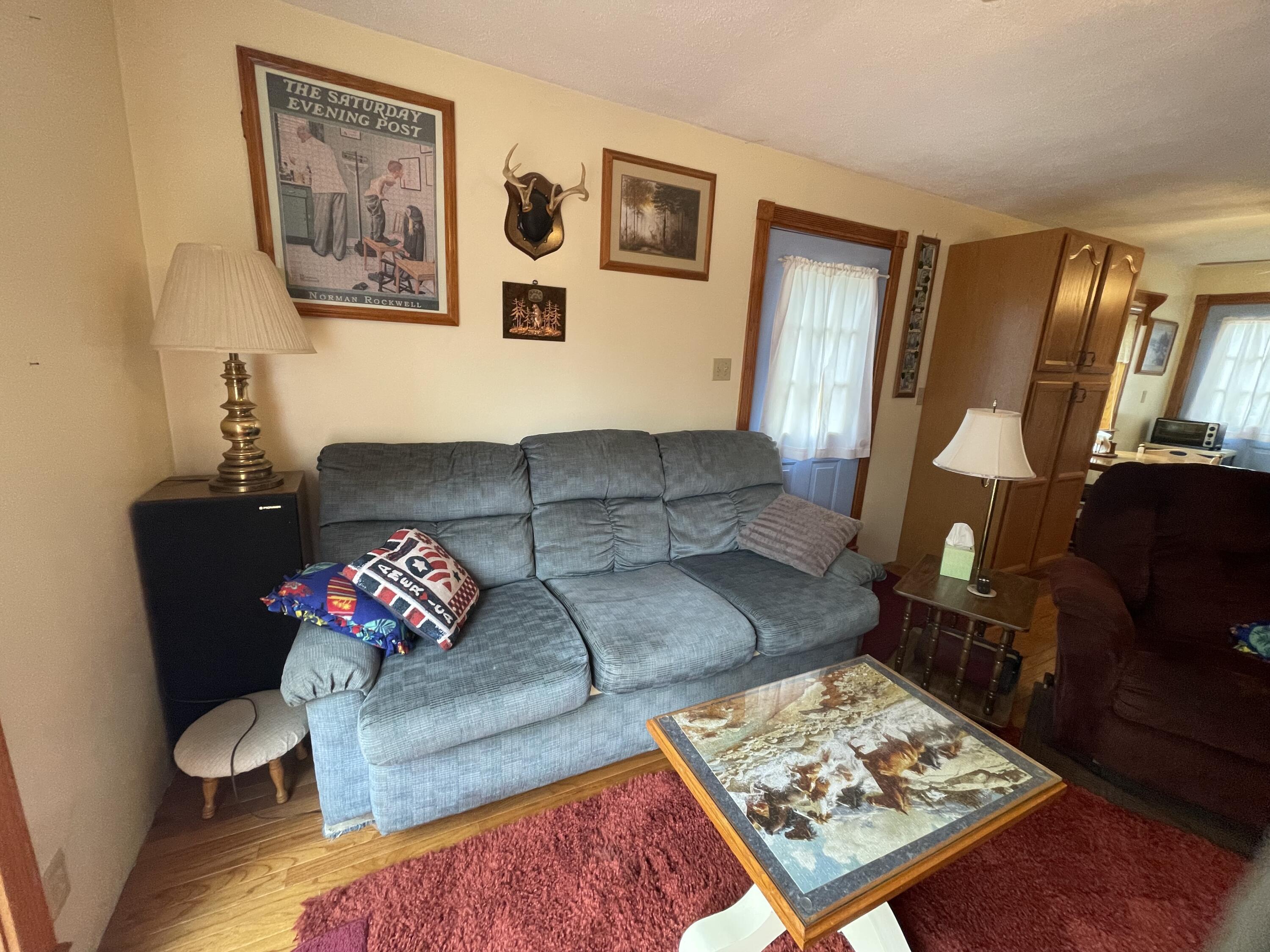 Image 3: Living Room